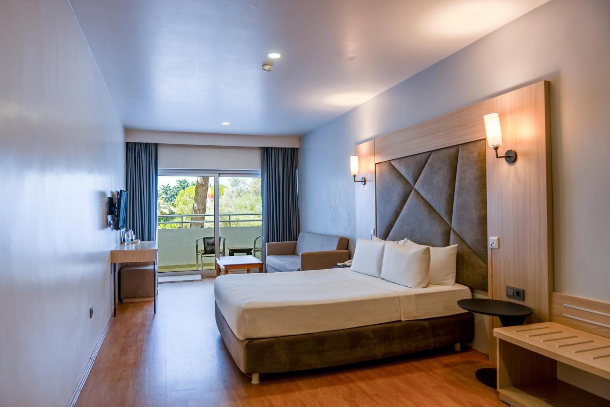 Deluxe Double Room Land View