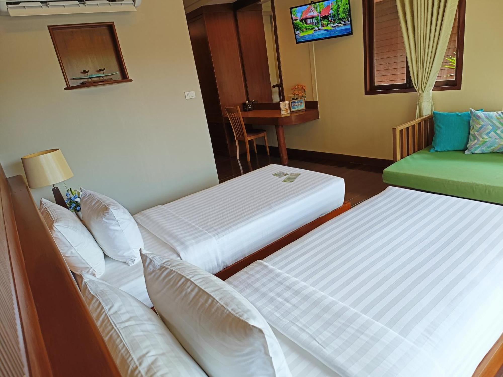 Lux Suite Pool Access Twin