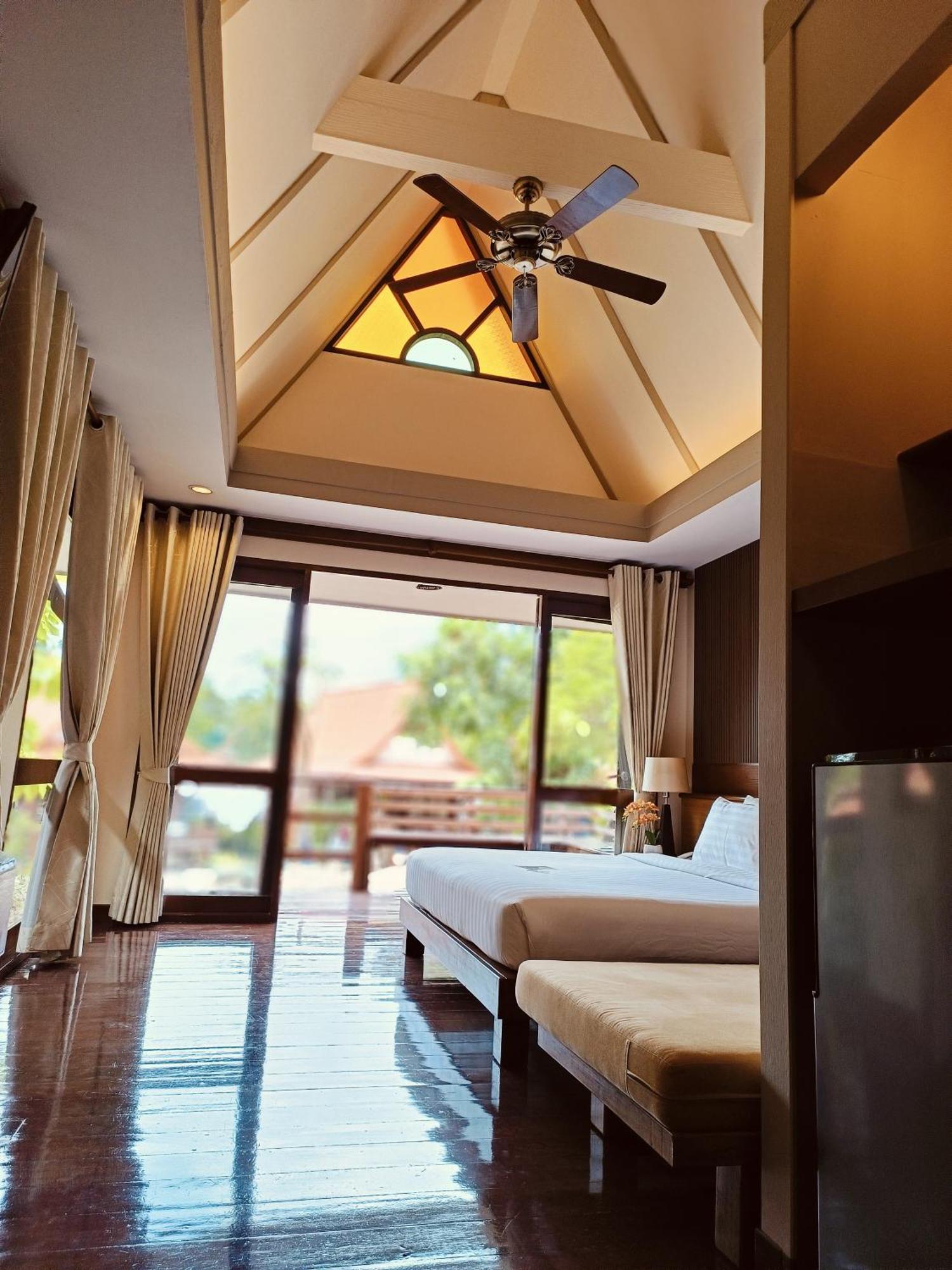 Lux Suite Pool Access Double