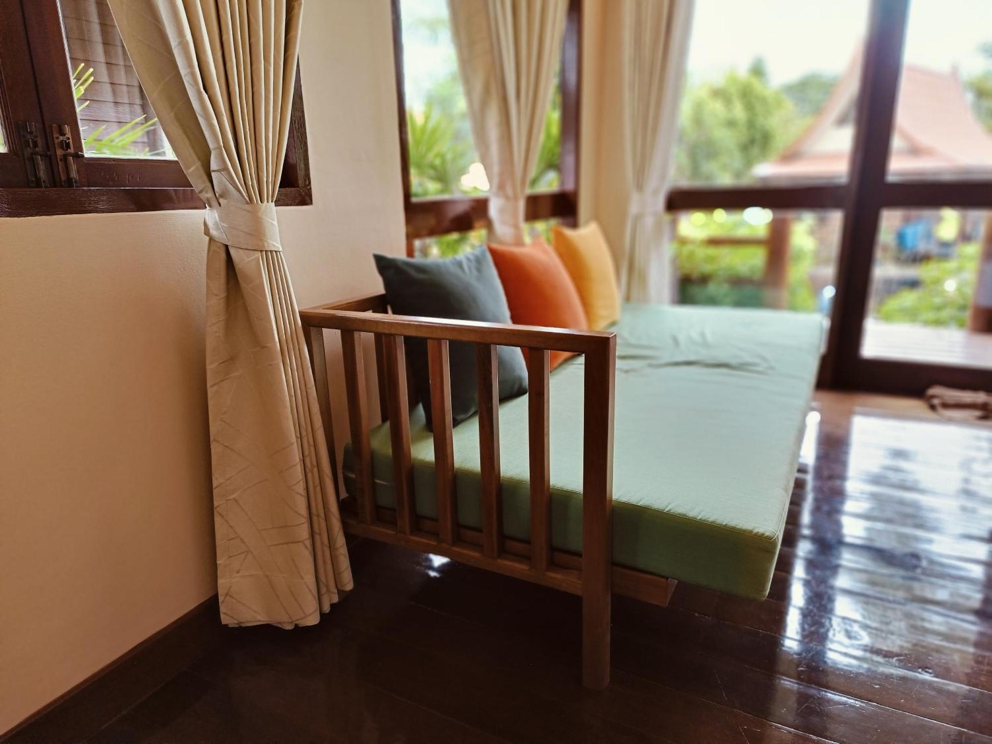 Lux Suite Pool Access Twin