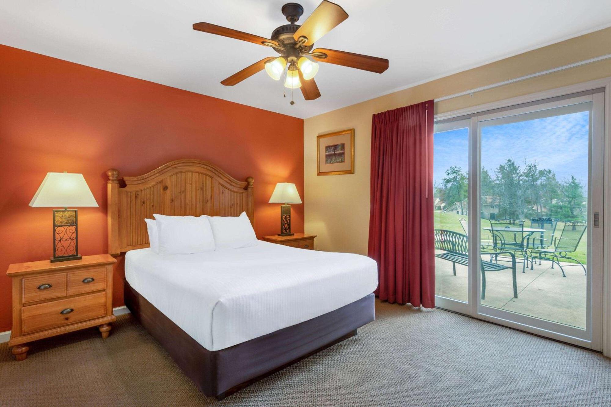 One-Bedroom Apartment One Queen One Sofa Bed Non-Smoking