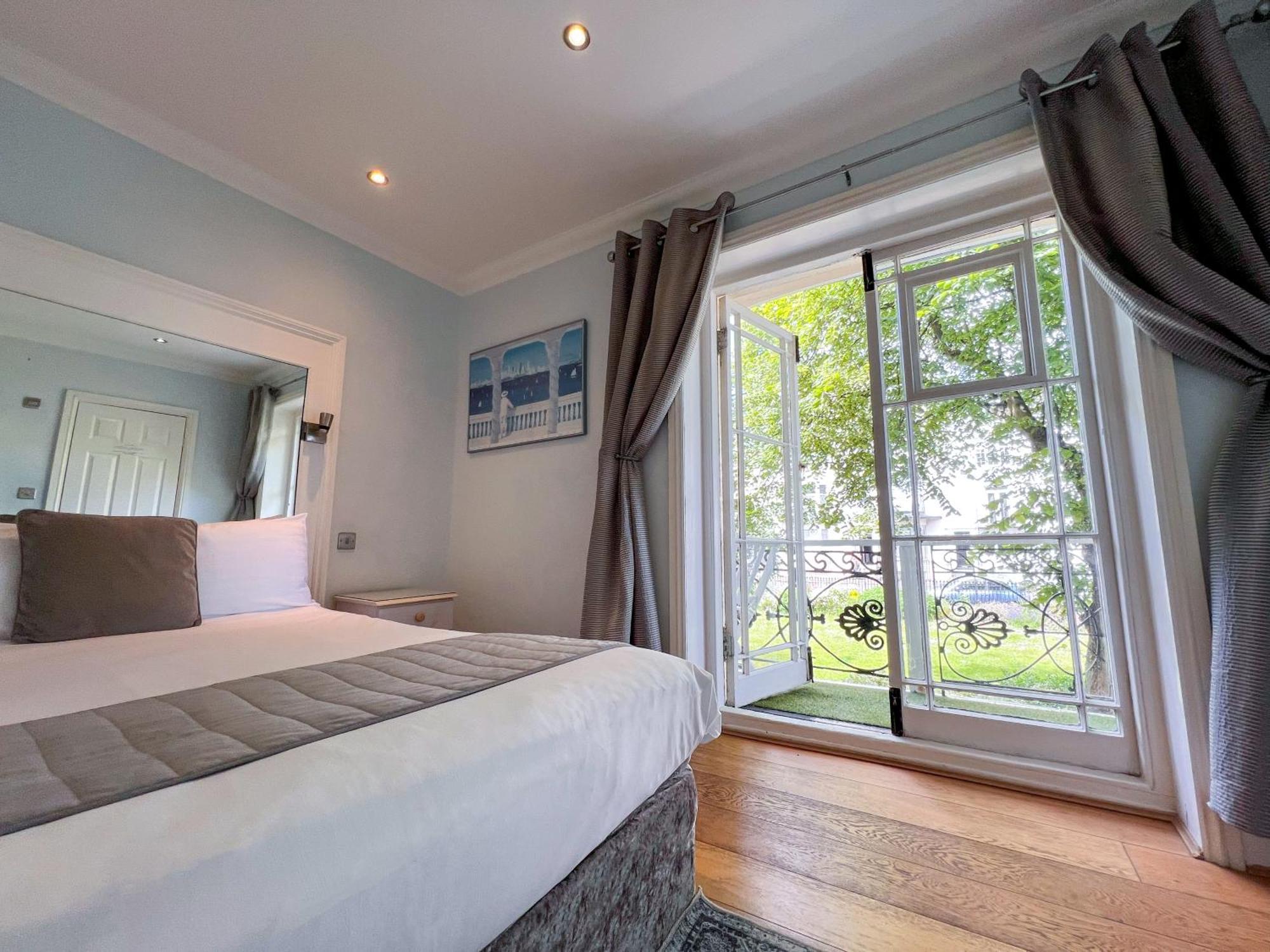 Double Room Private Bathroom