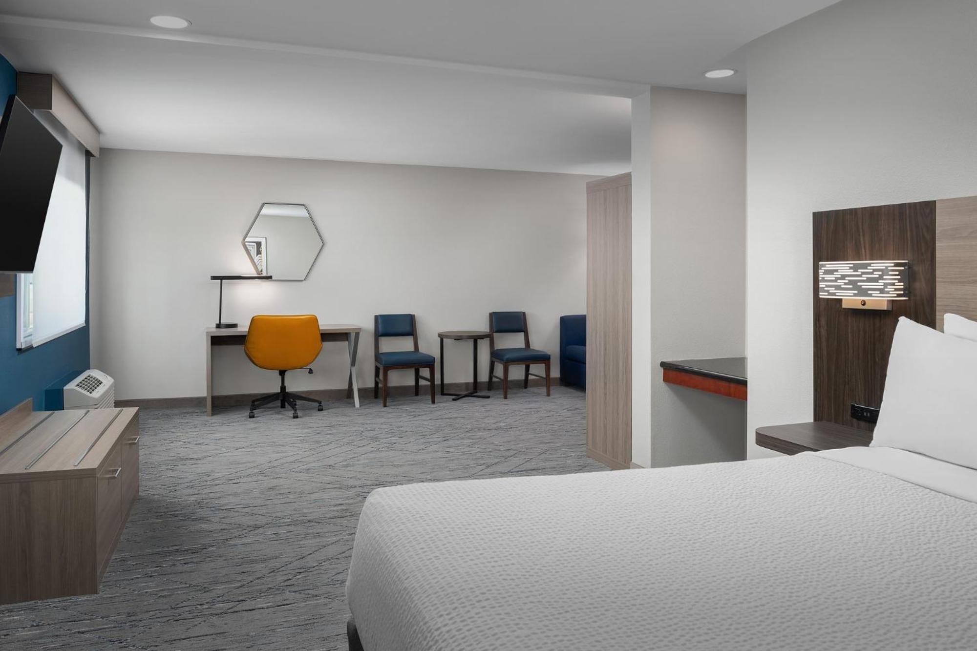 King Suite Communications Mobility Accessible Tub