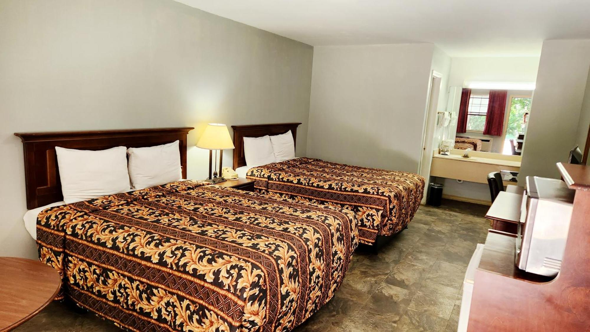 Standard Queen Room