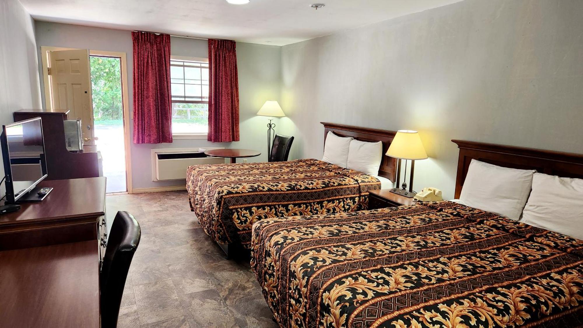 Standard Queen Room