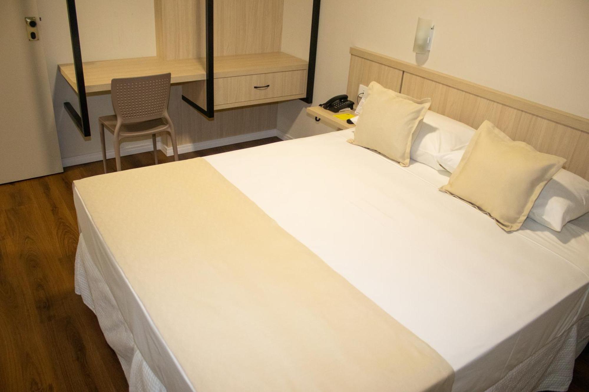 Double or Twin Room Private Bathroom