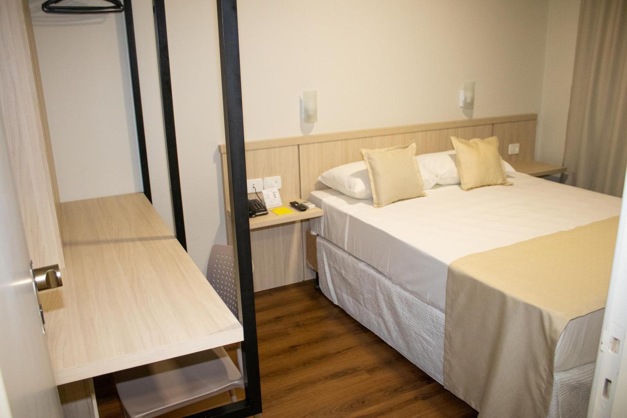 Double or Twin Room Private Bathroom