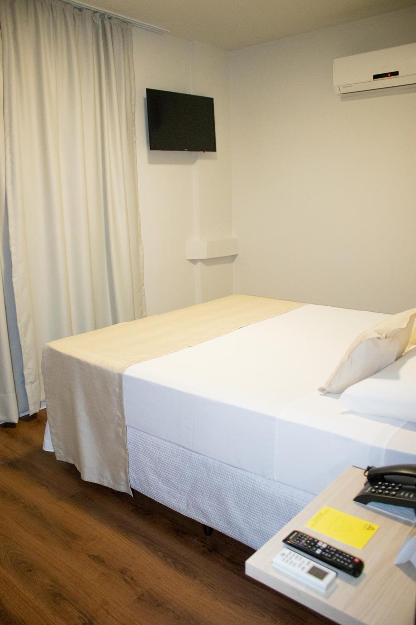 Double or Twin Room Private Bathroom