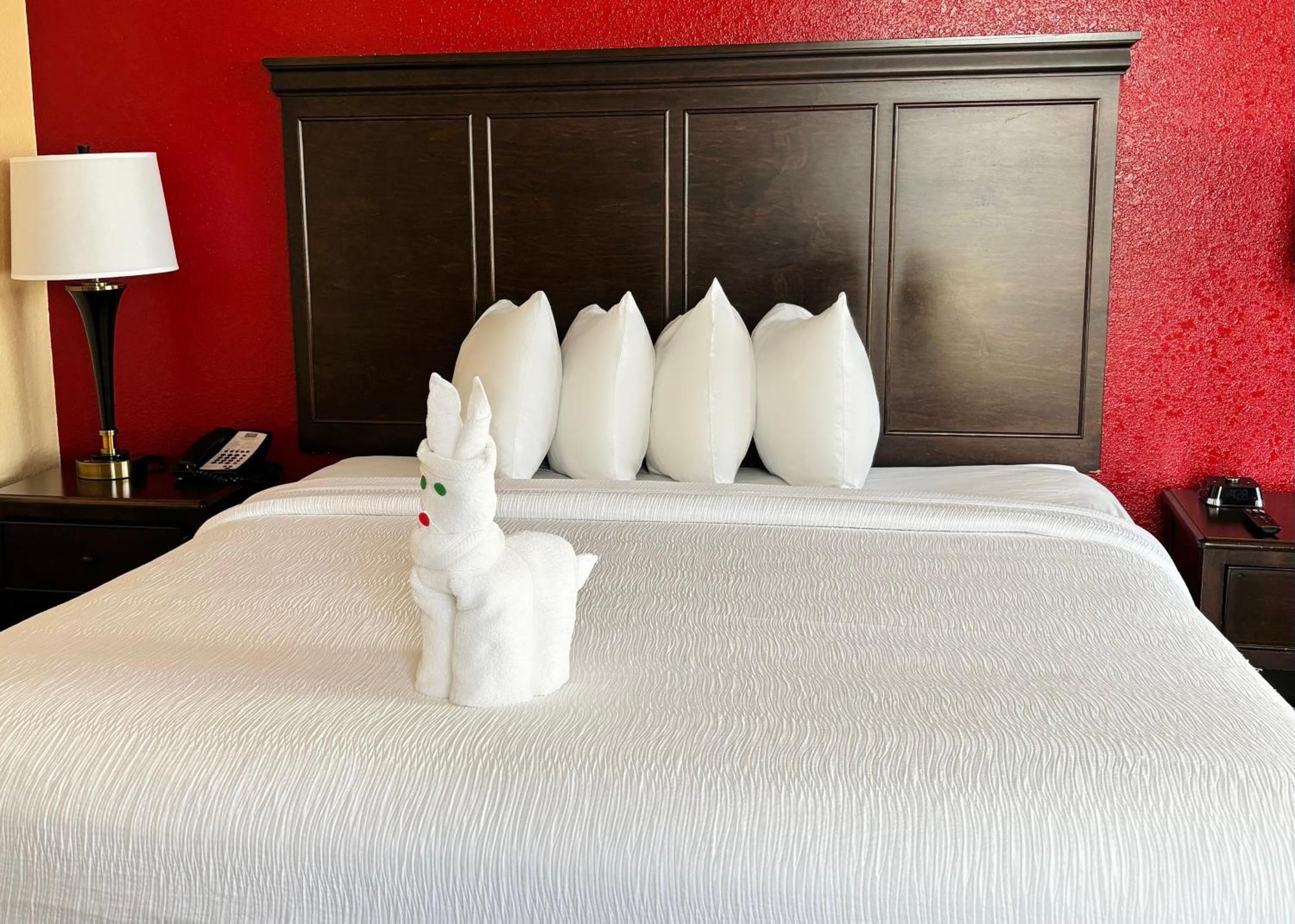 King Room with Partial Water View,1612970816:JPEG