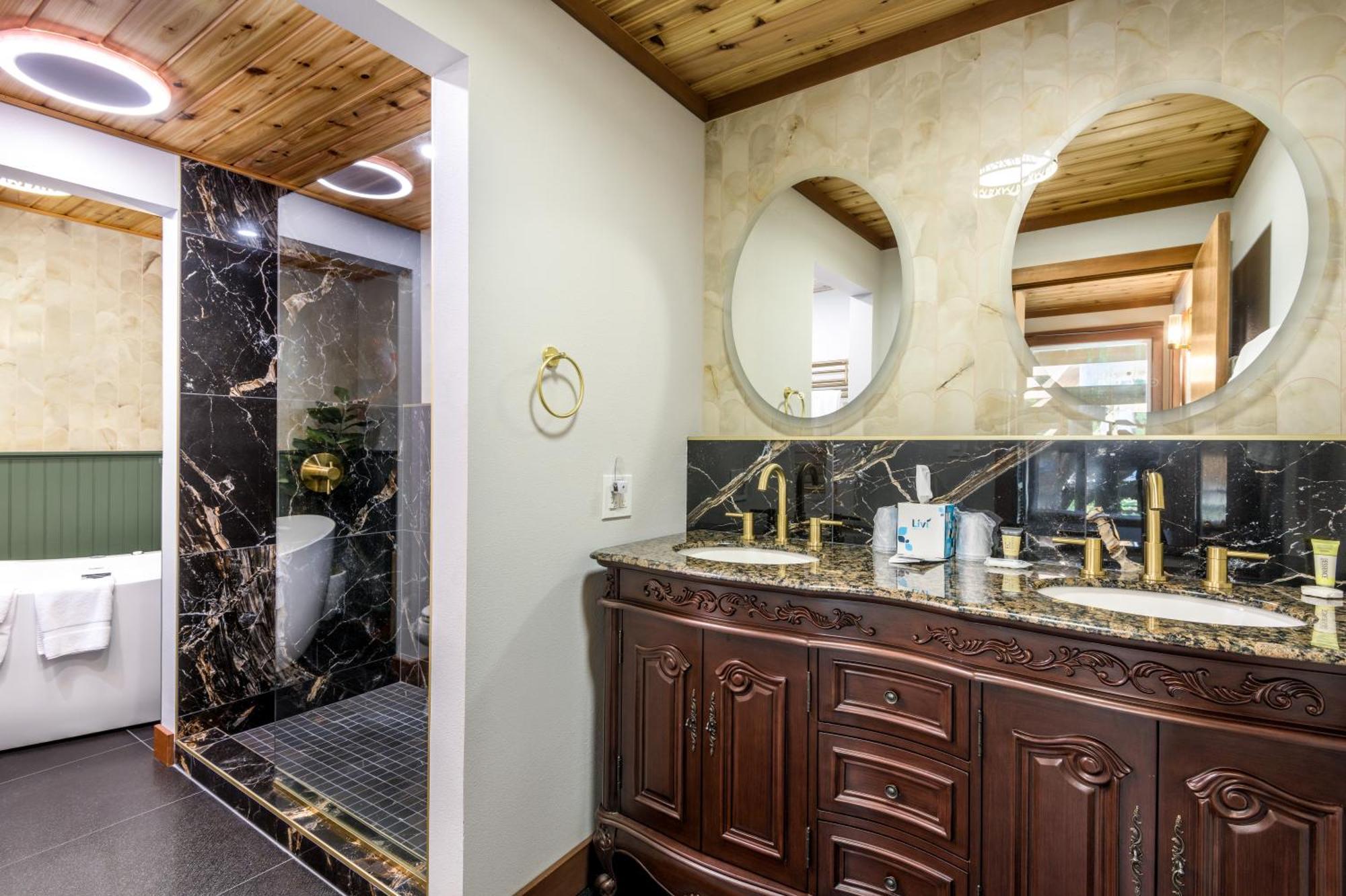One-Bedroom Condo Upstairs Pet Friendly Non-Smoking