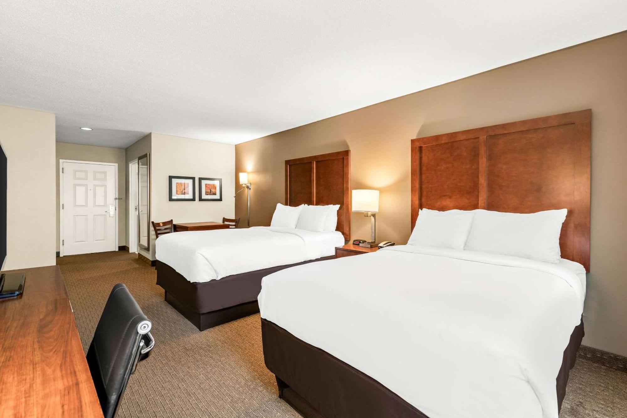 Standard Double Room Two Double Beds Non-Smoking