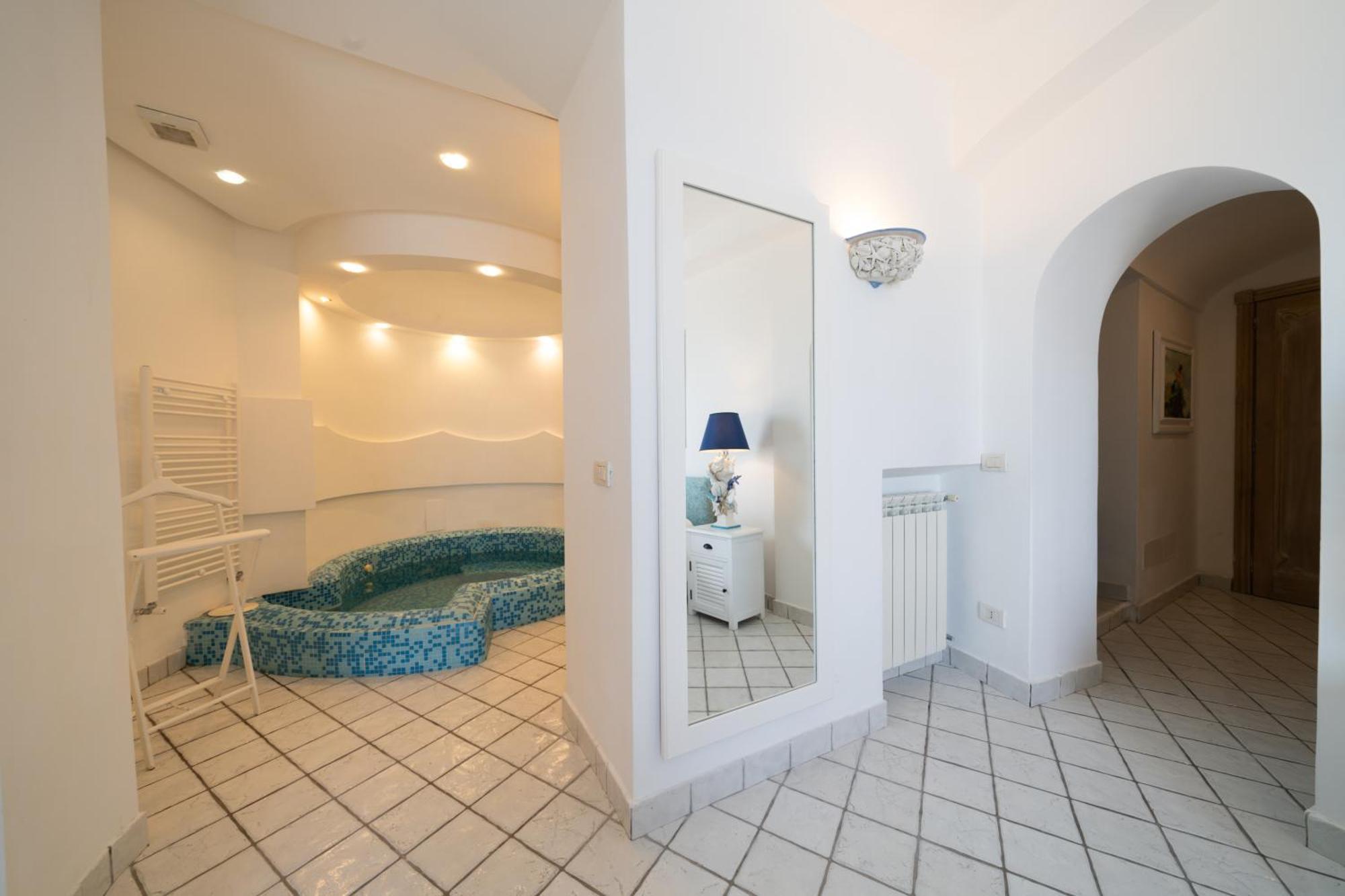 King Room Spa Bath,1611117534:JPEG
