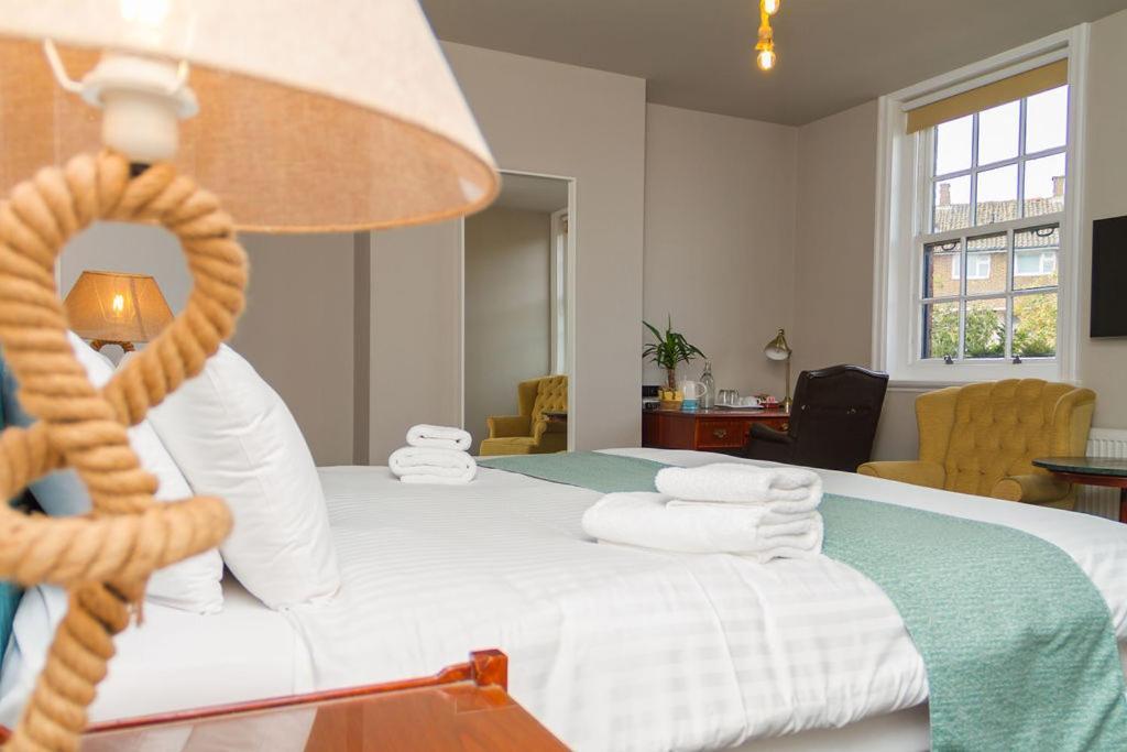Deluxe King Room