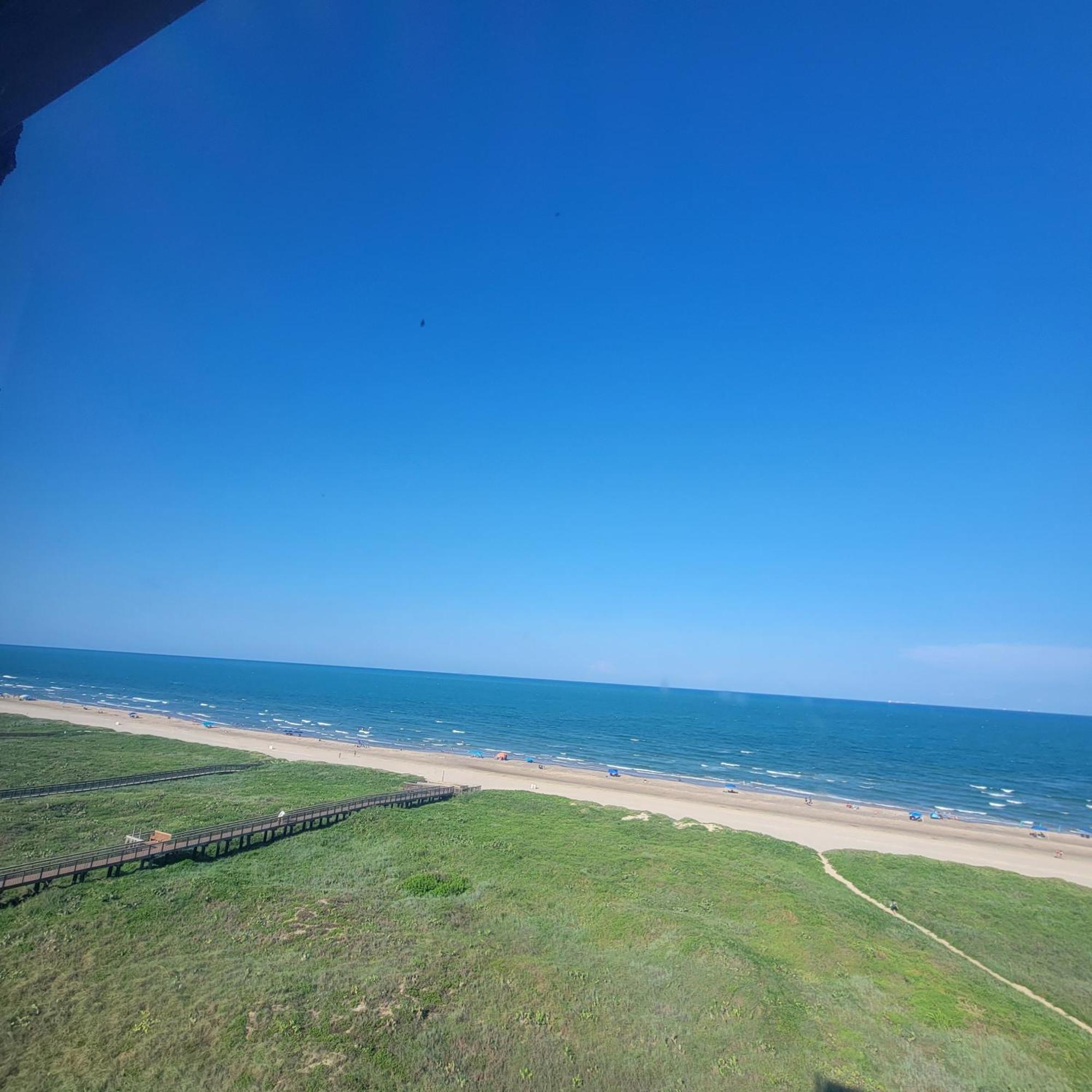 Standard Queen Room North Partial Ocean View