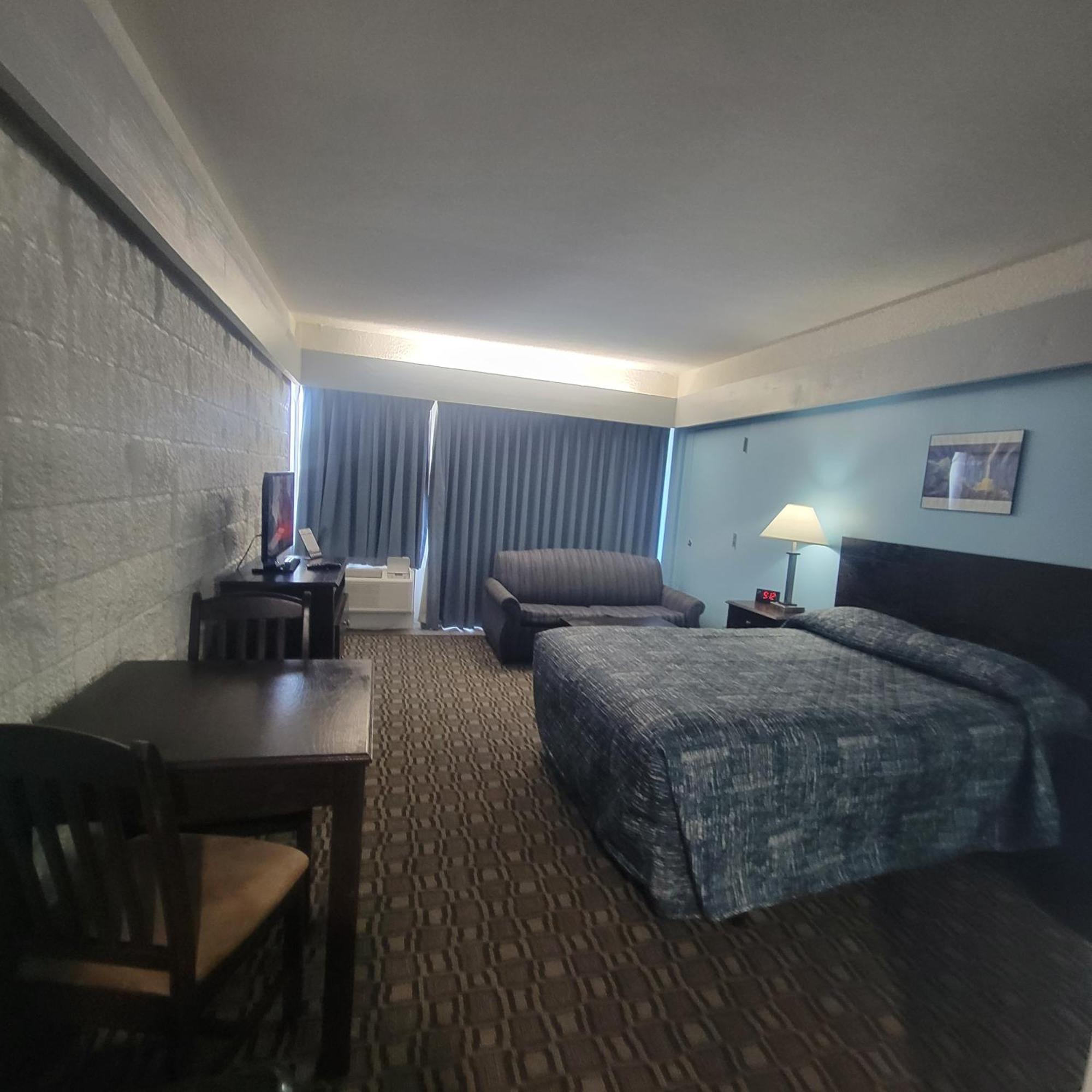 Standard Queen Room North Partial Ocean View