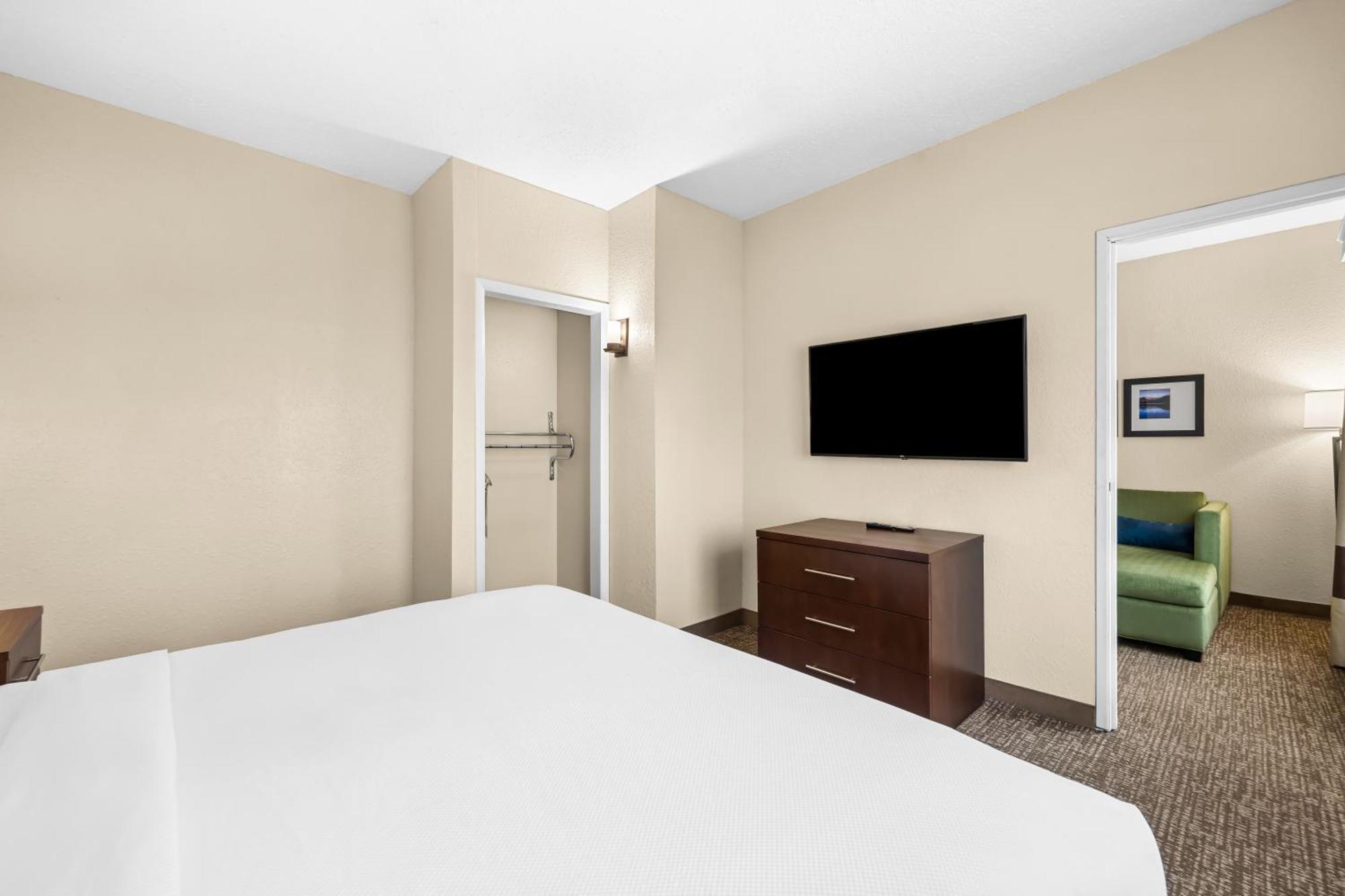 King Room Tub Disability Access or Non Smoking or Pet Friendly