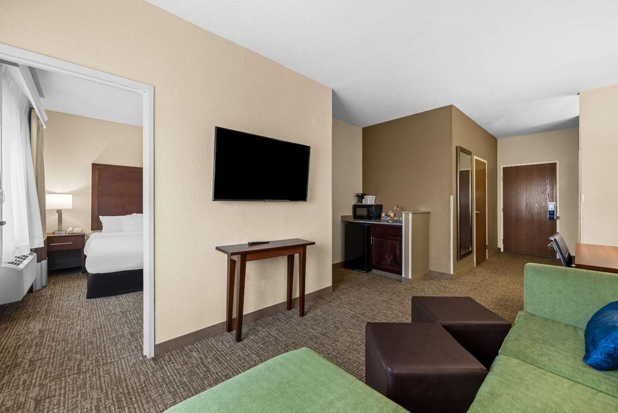 King Room Tub Disability Access or Non Smoking or Pet Friendly
