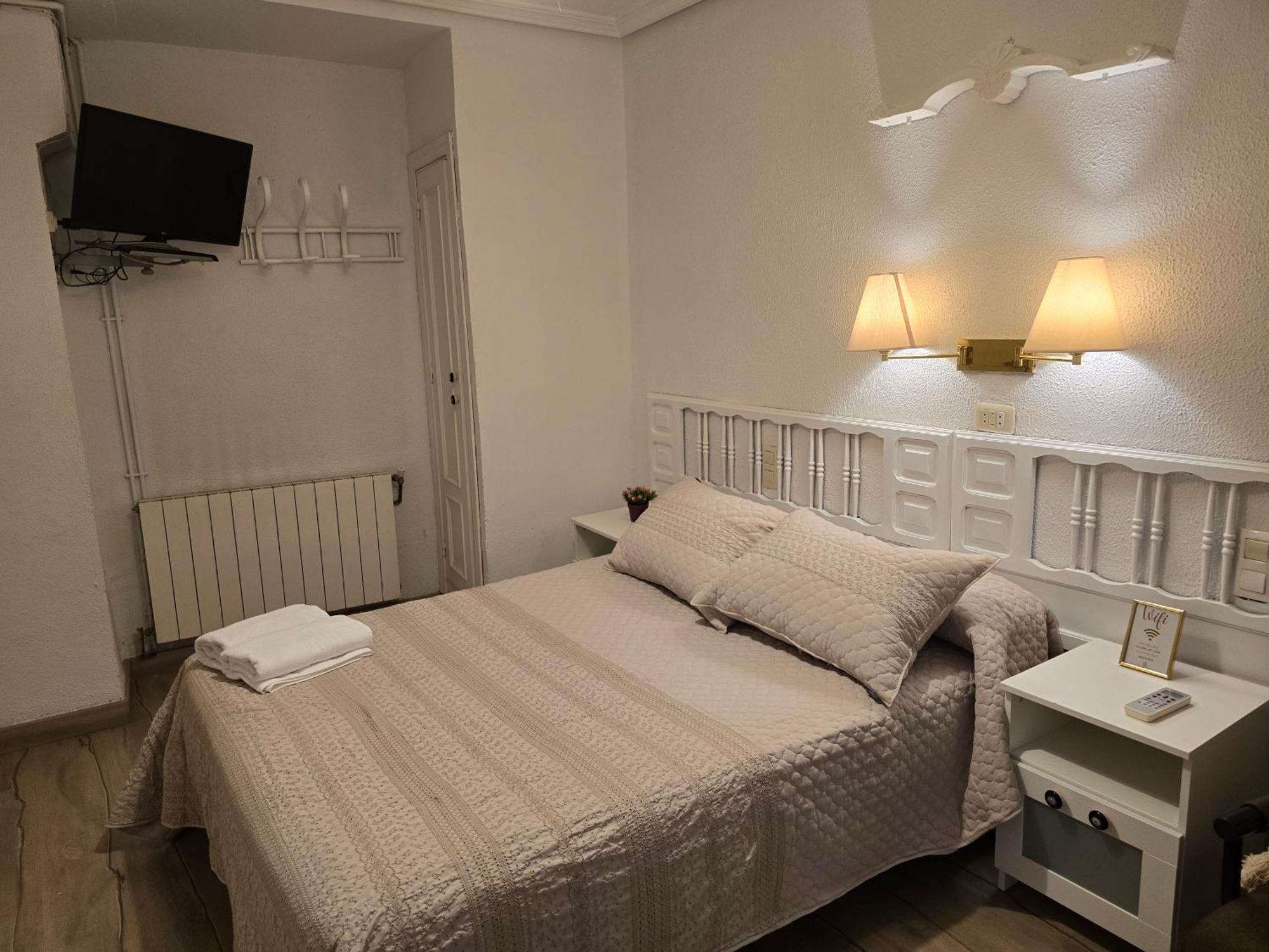 Double Room Private Bathroom
