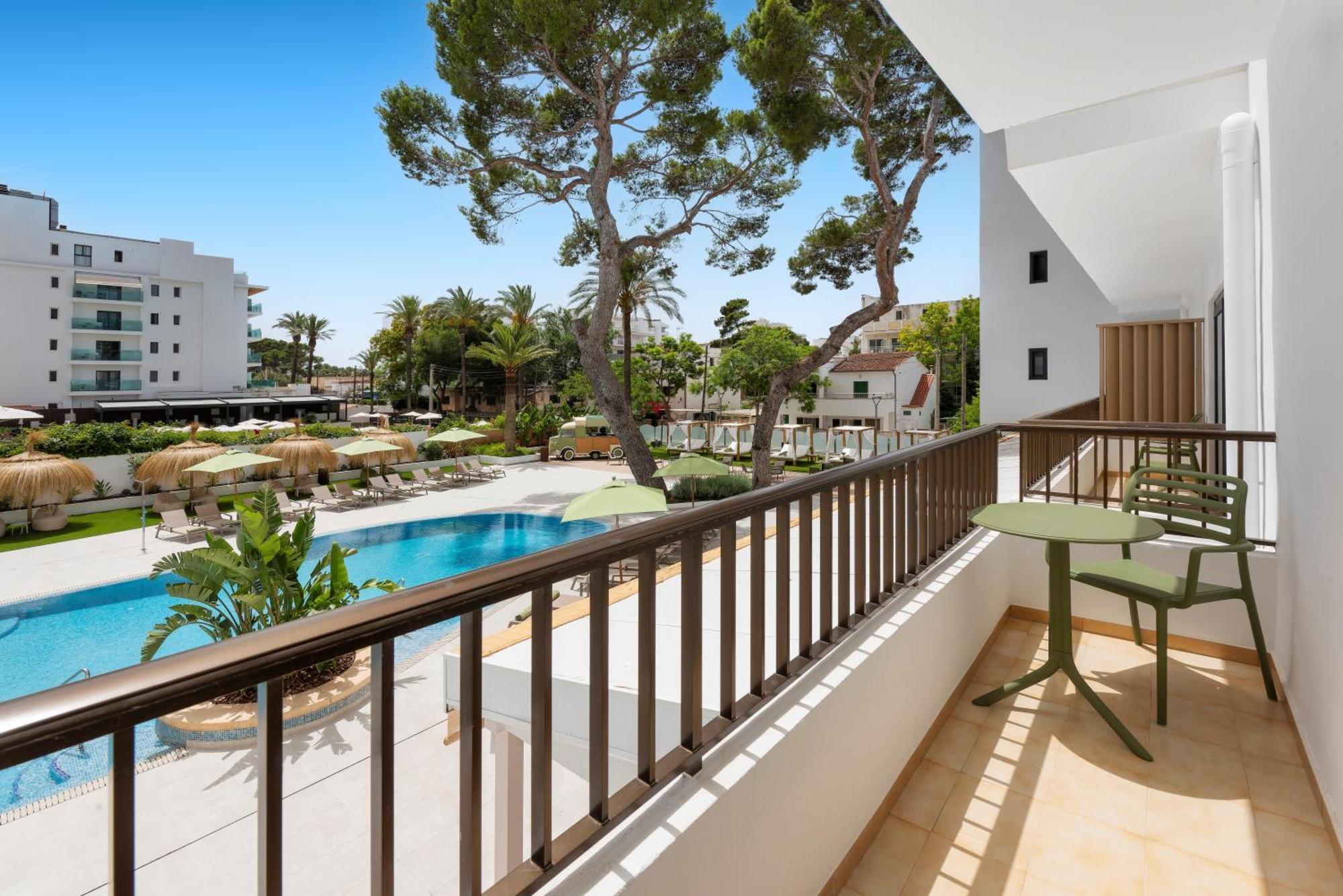 Double Room Pool View Unlimited Brunch