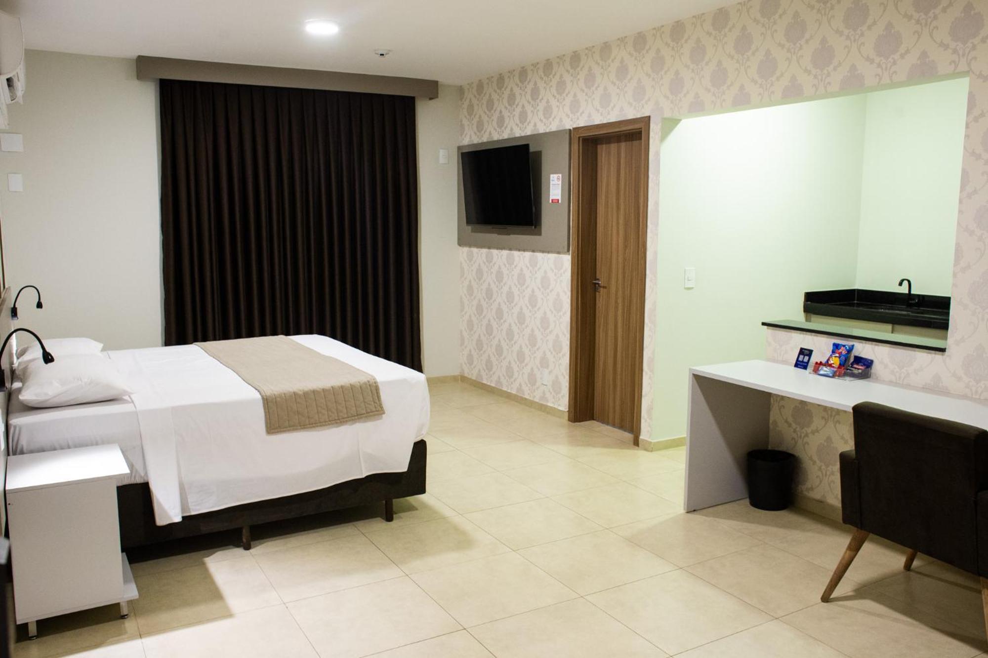 Deluxe Queen Room