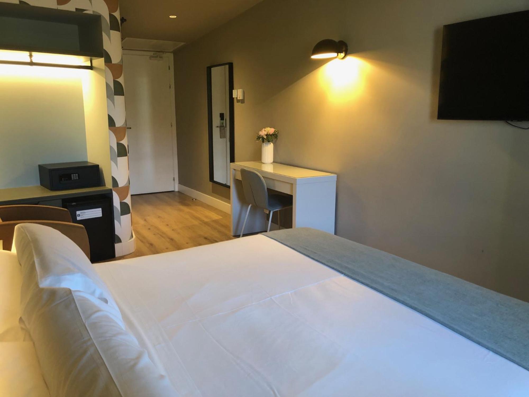 Deluxe Double or Twin Room City View