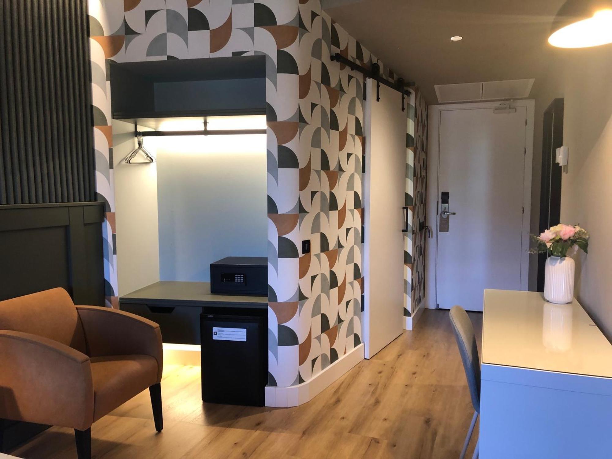 Deluxe Double or Twin Room City View