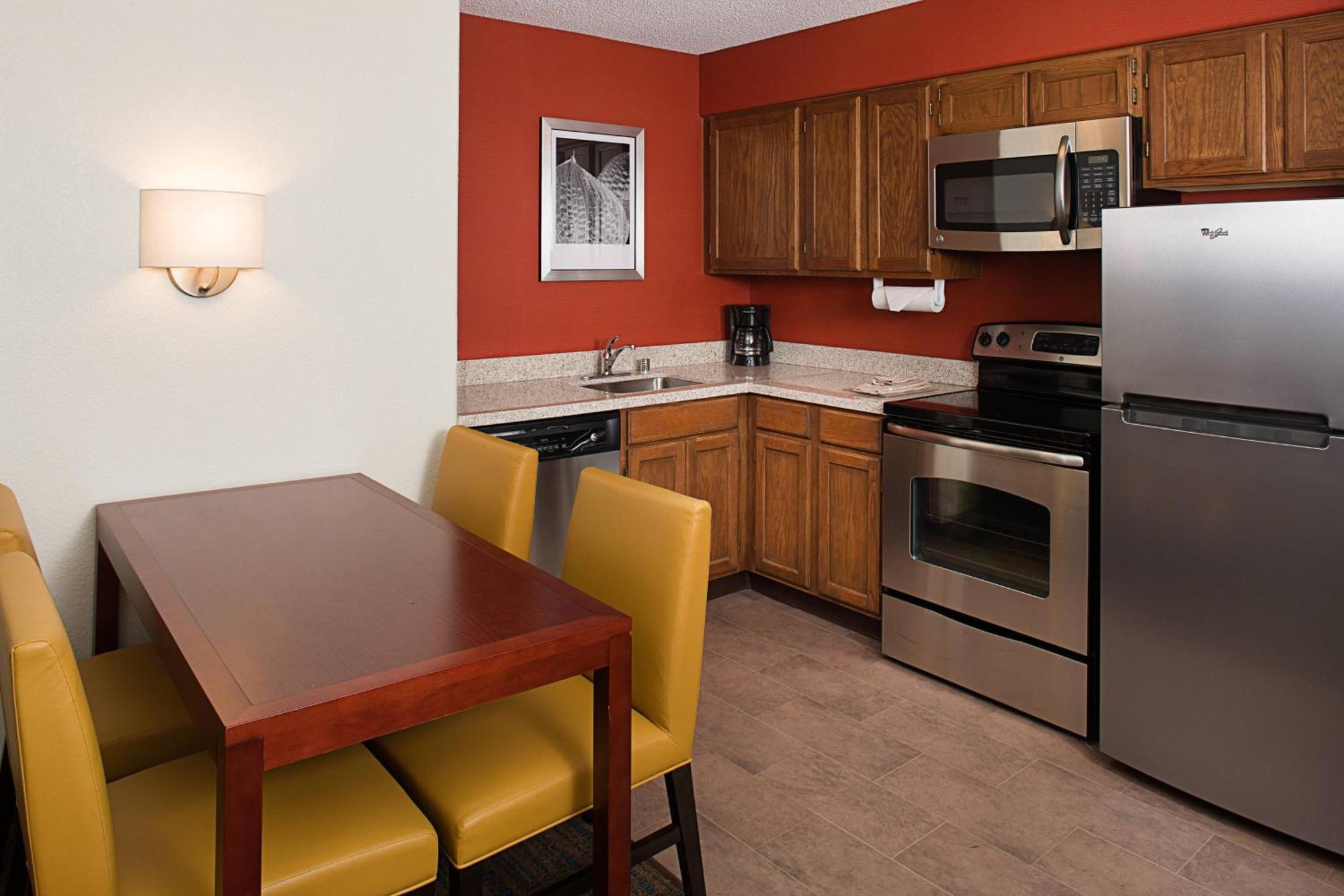 Two-Bedroom Queen Suite