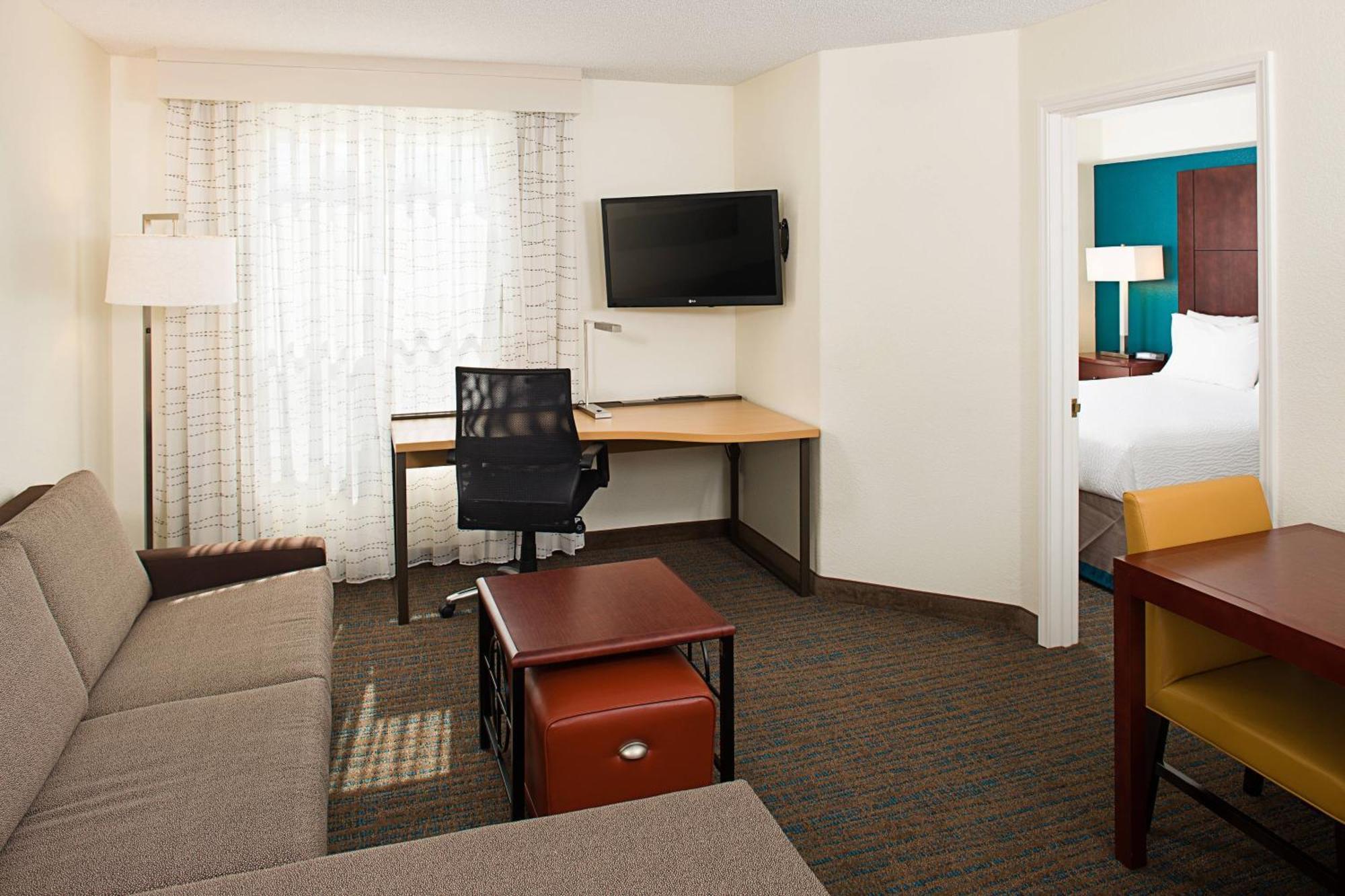 One-Bedroom Queen Suite Sofa Bed