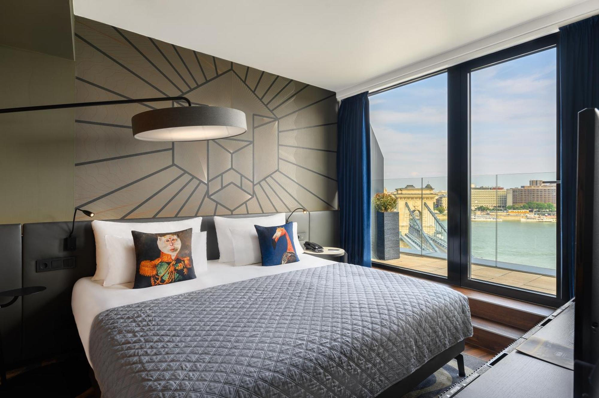 Top Floor Deluxe Room Balcony Danube View