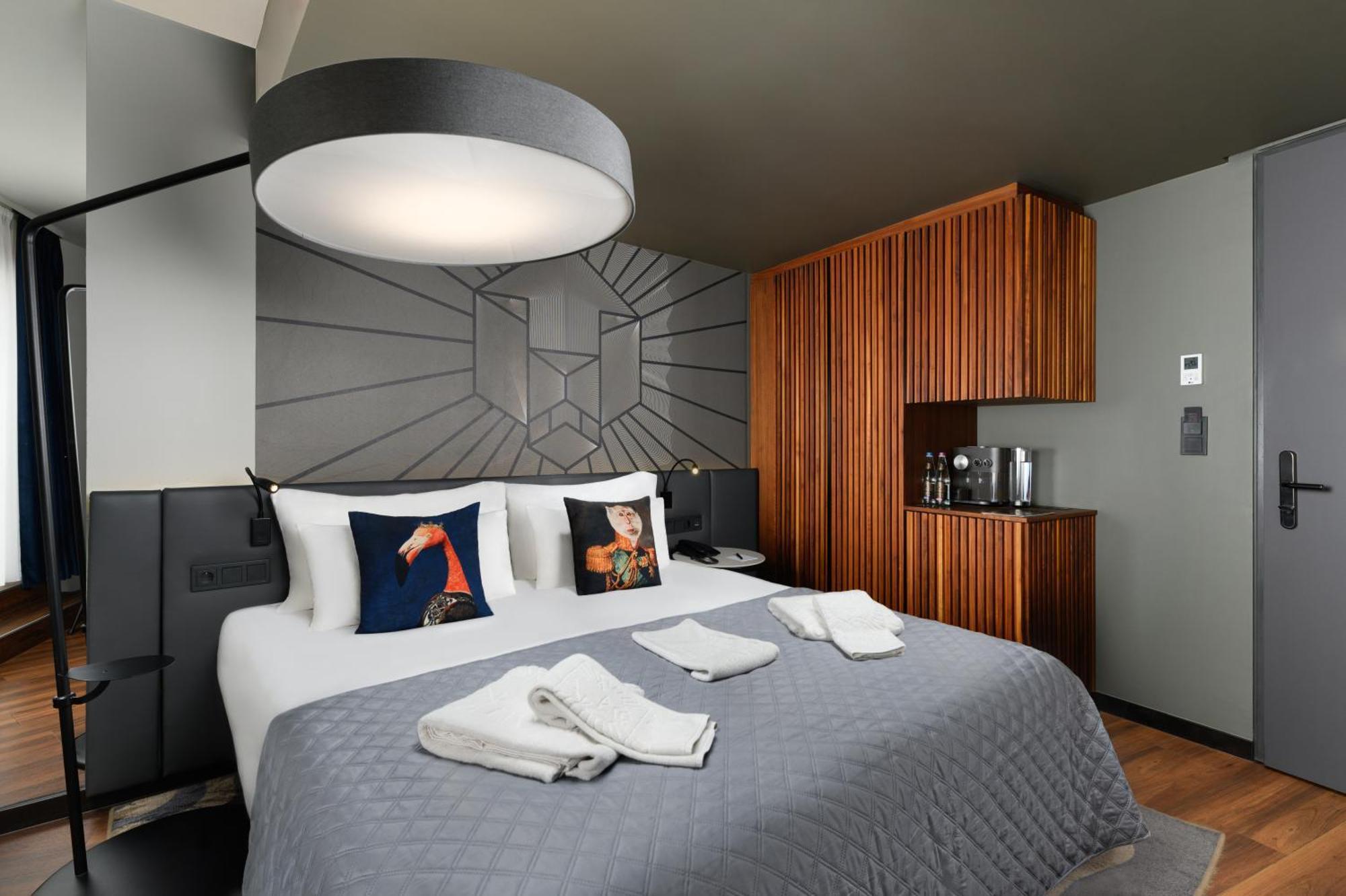 Double Courtyard Room