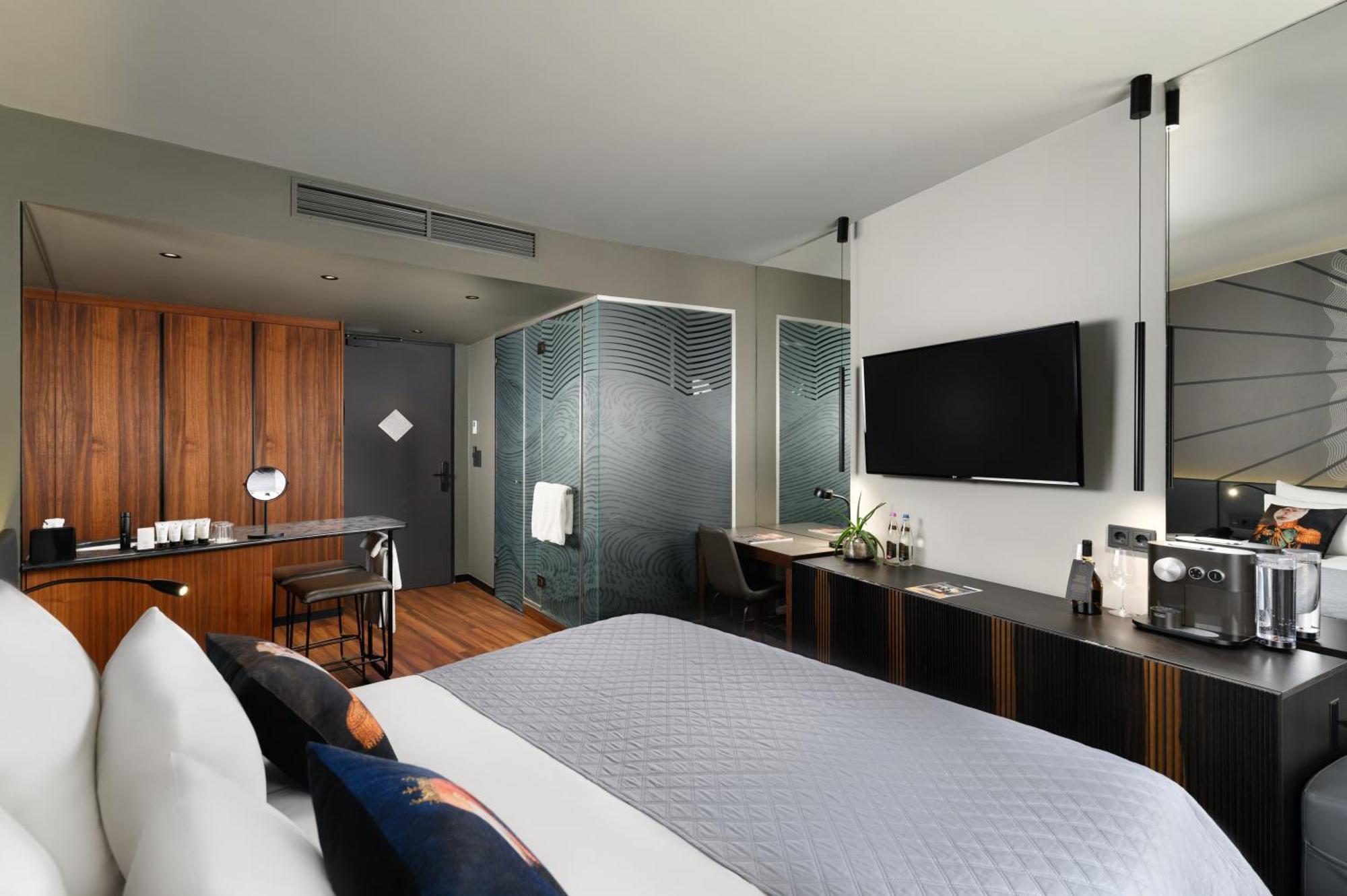 Double Courtyard Room