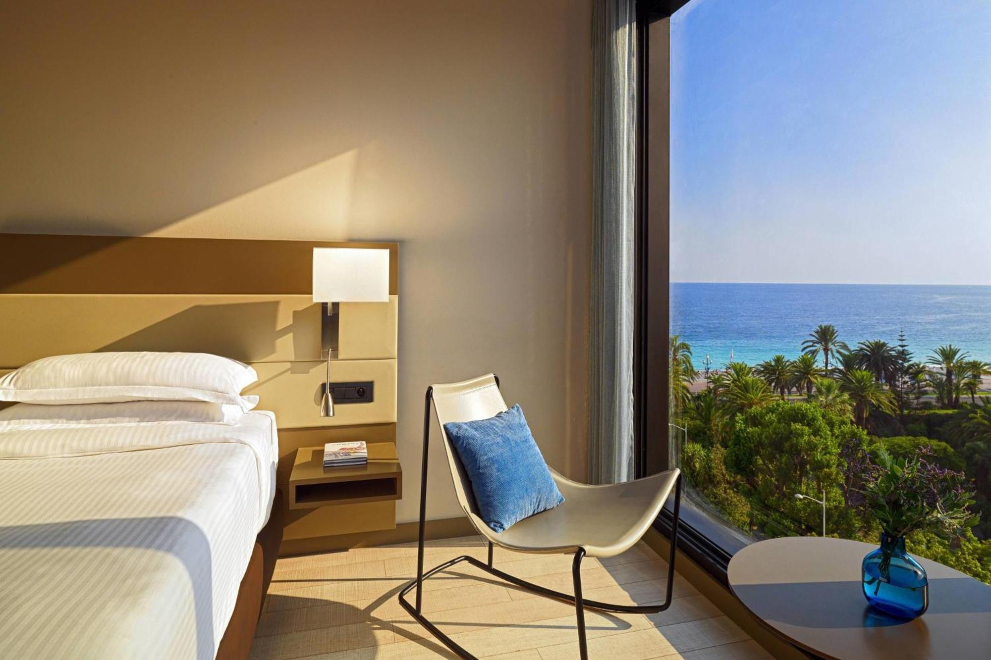Deluxe King Room Partial Sea View