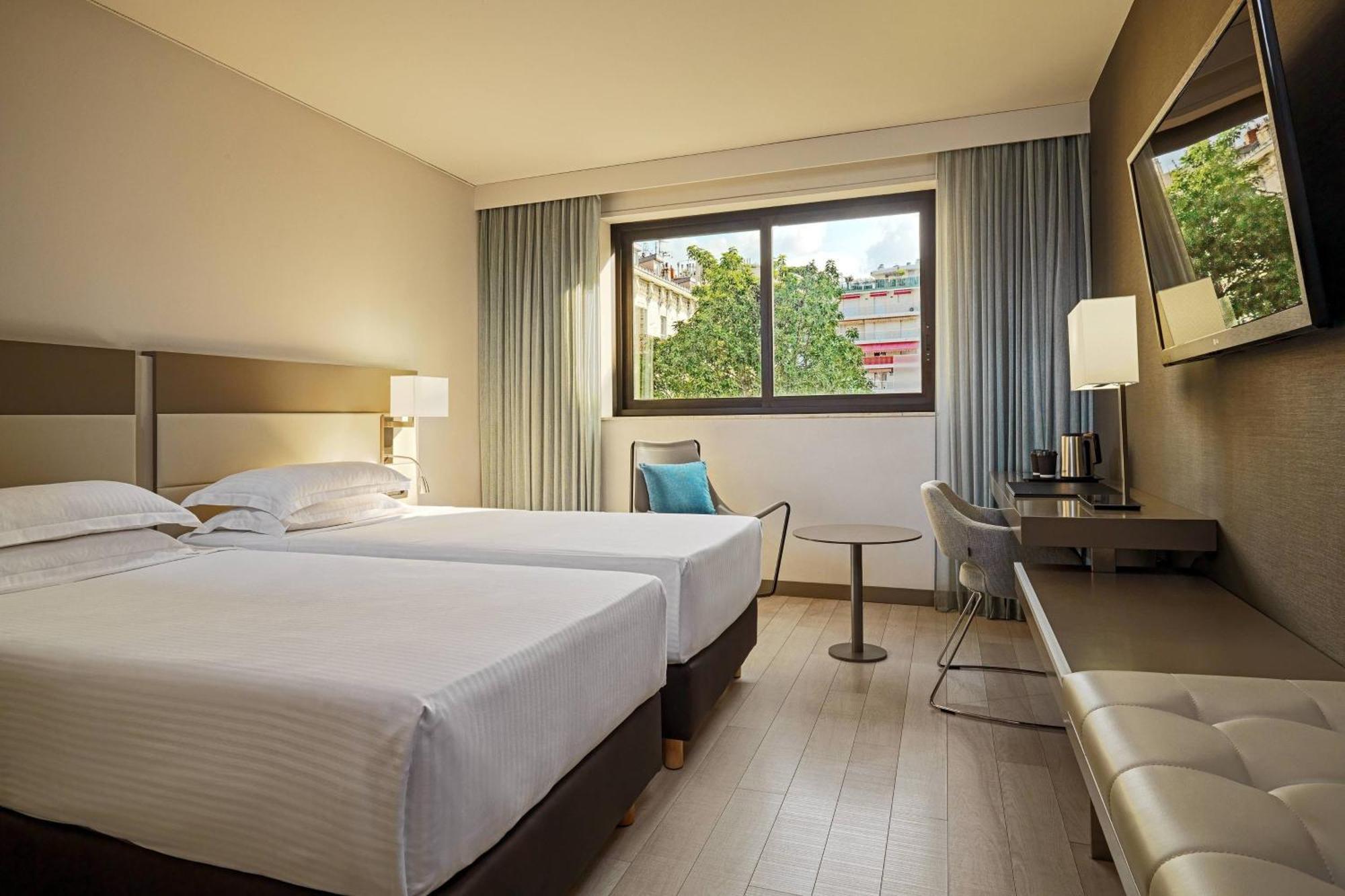 Classic Twin Room City View