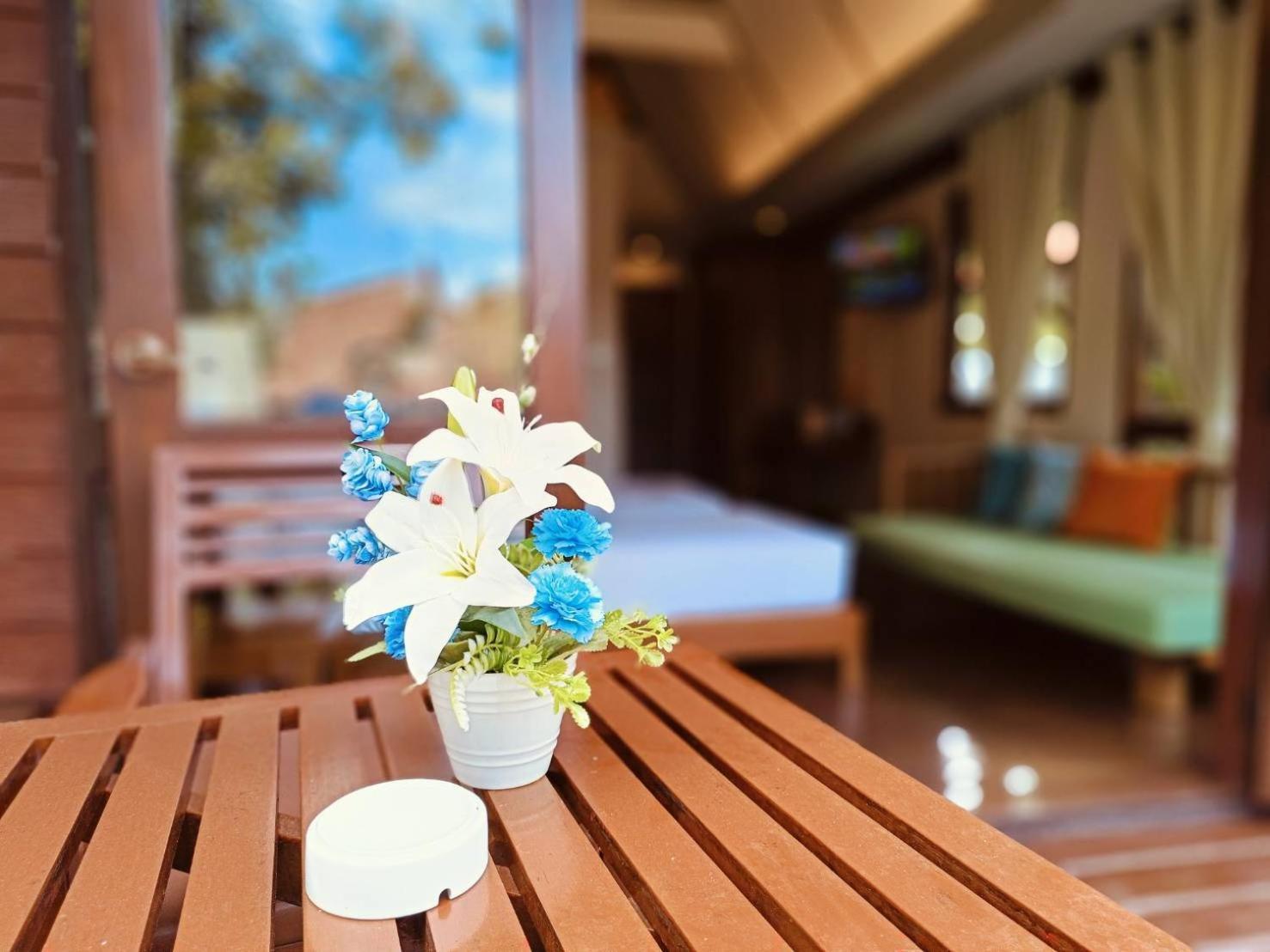 Lux Suite Pool Access Twin