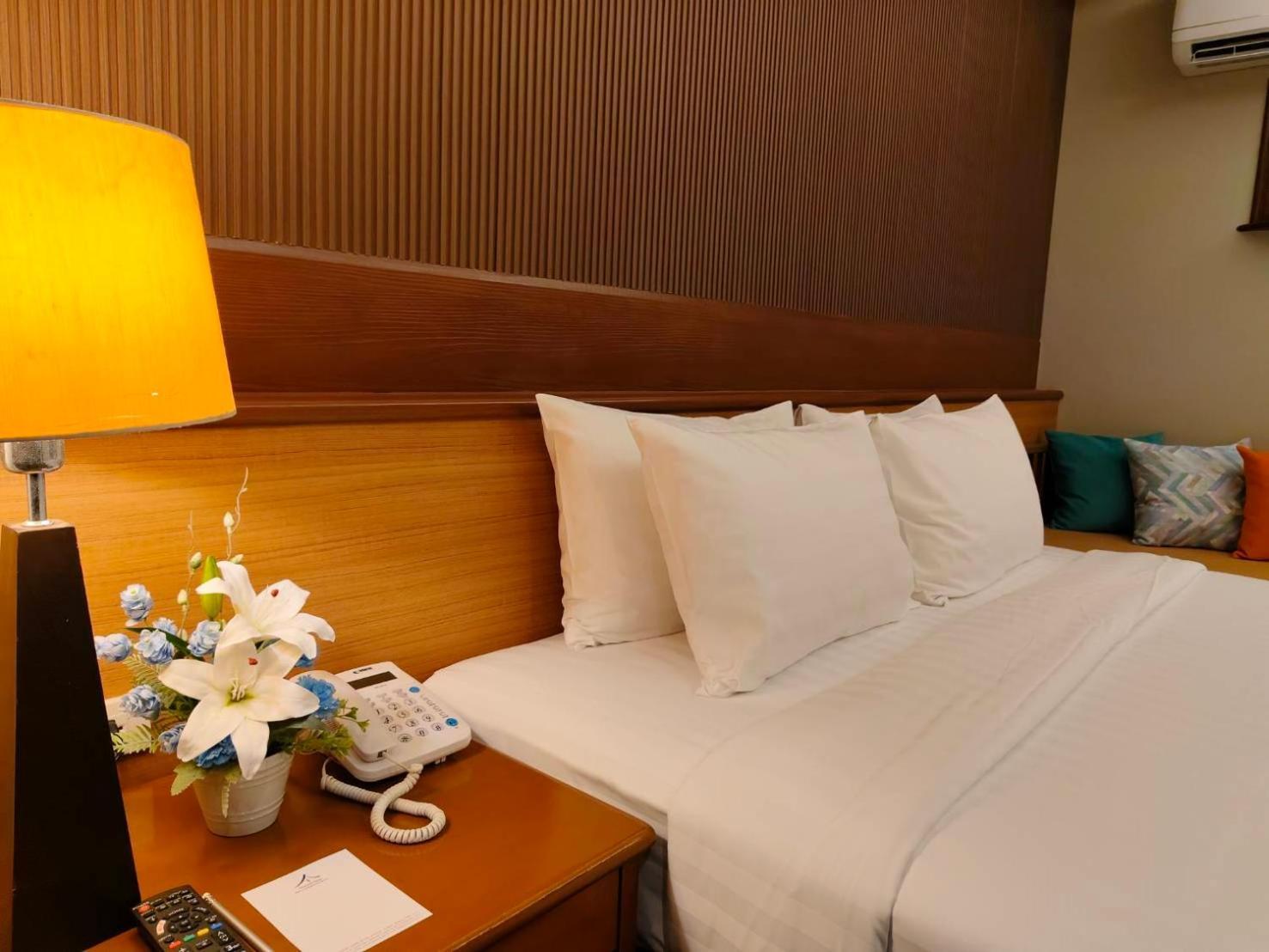 Lux Suite Pool Access Double