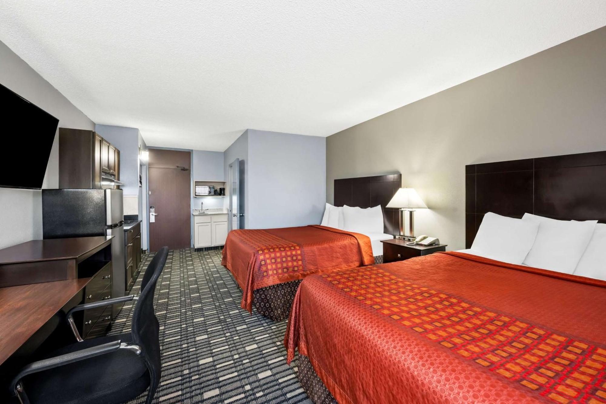 Queen Room Two Queen Beds Kitchenette