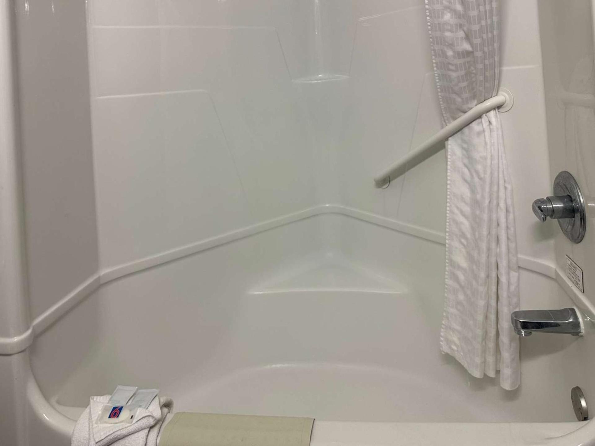 Deluxe Quadruple Room - Non-Smoking