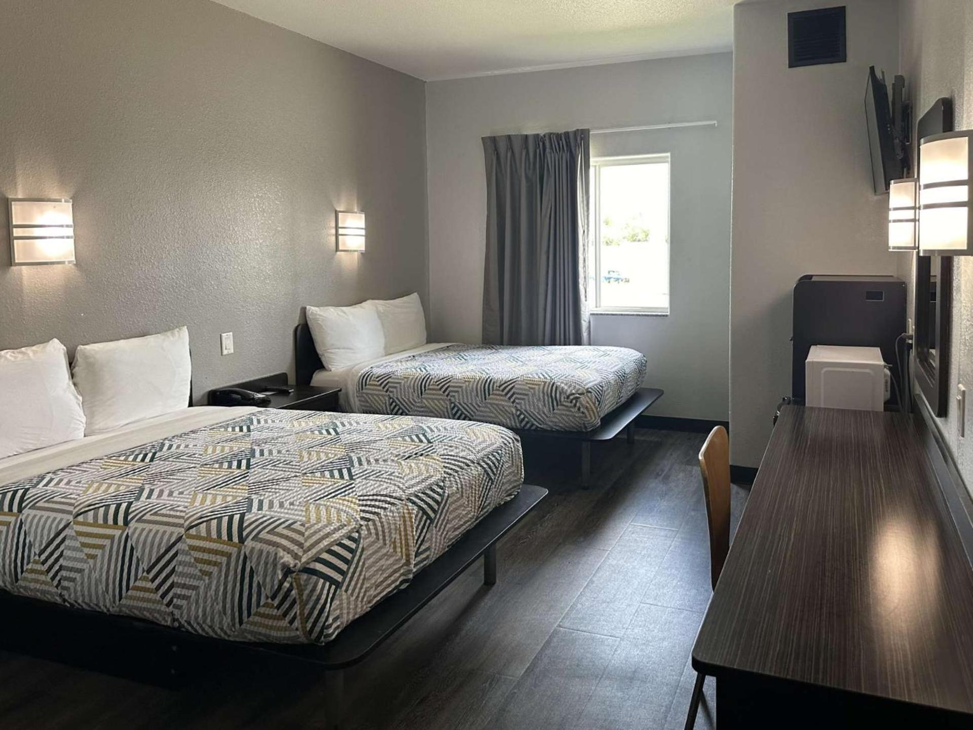 Deluxe Quadruple Room Non-Smoking