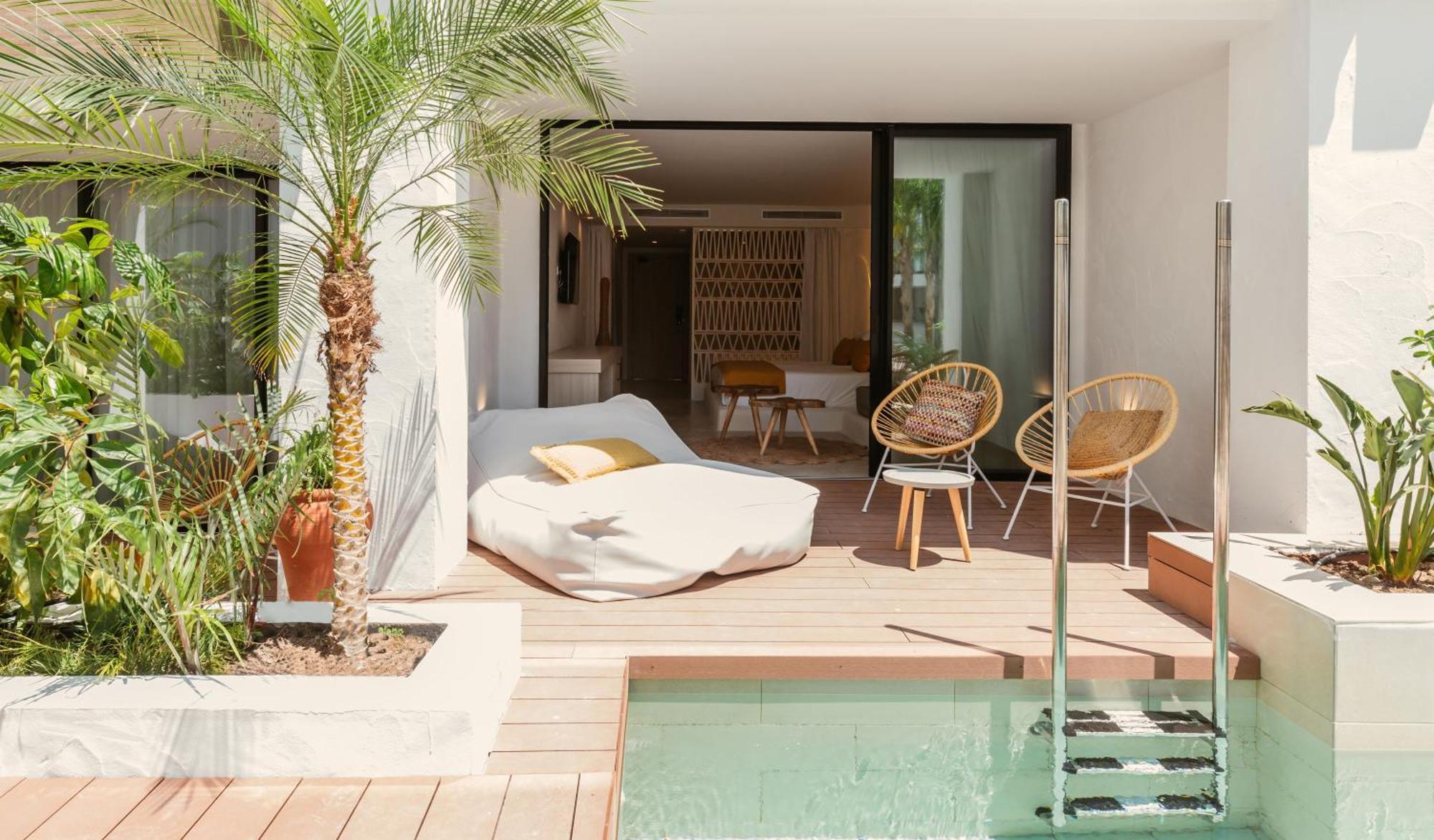 Swim Up Double Room
