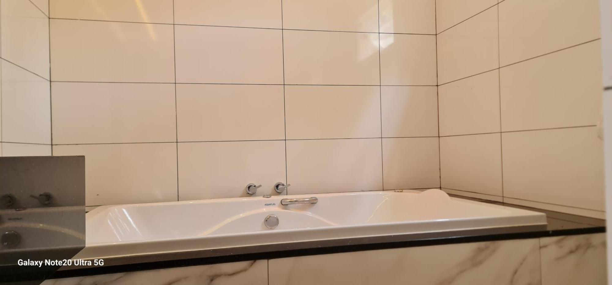 King Suite Spa Bath