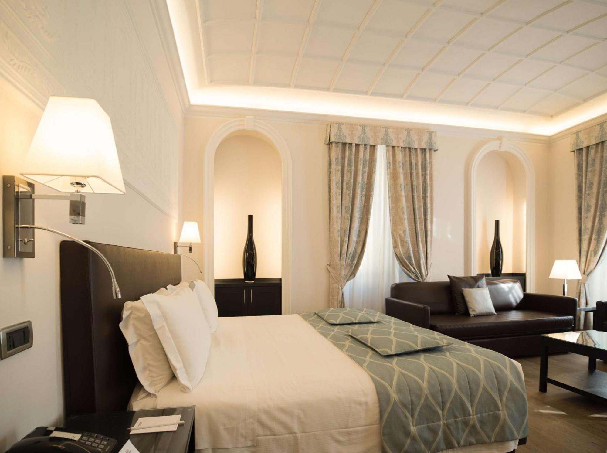 Classic Room One Queen Twin Beds