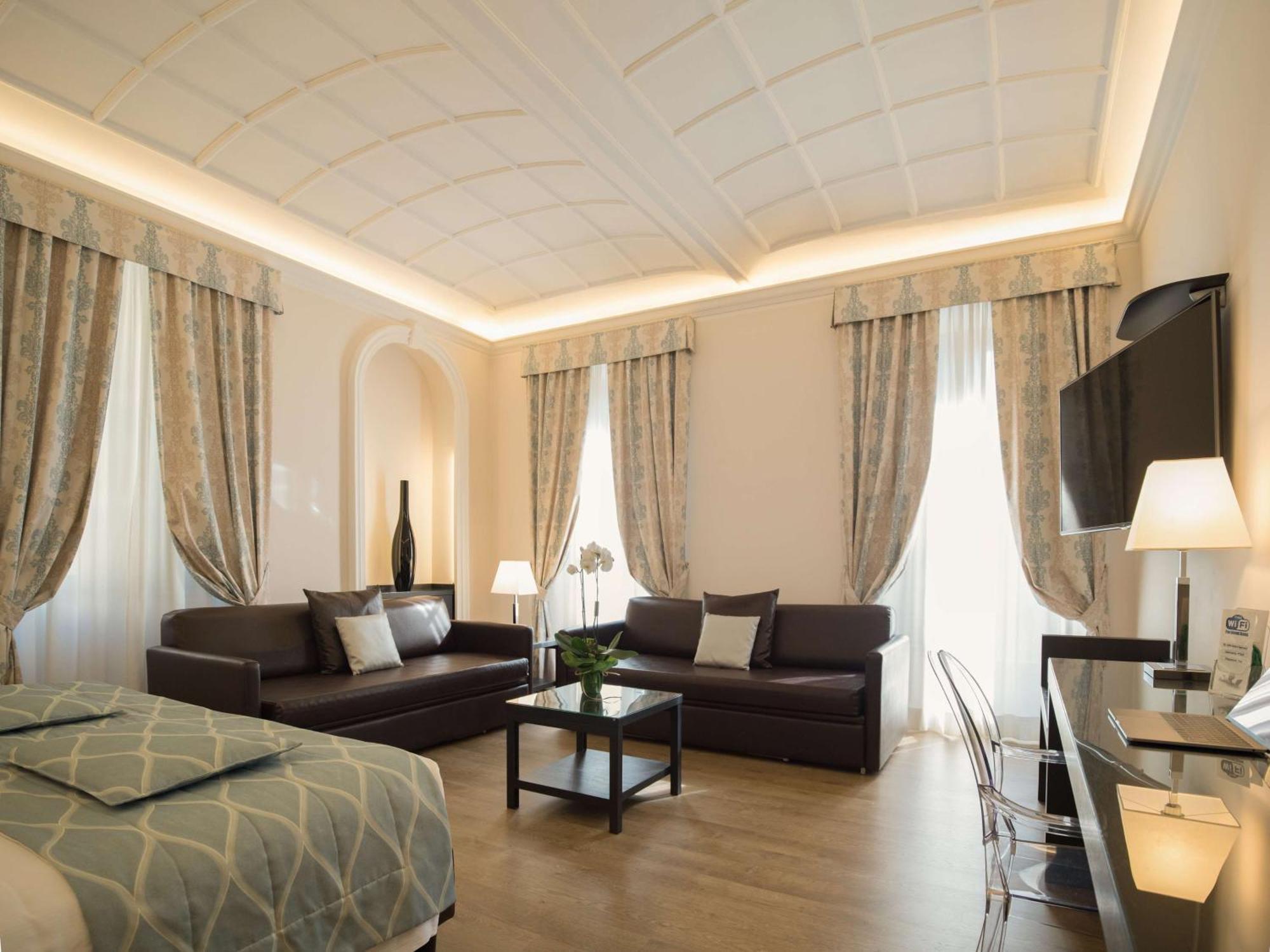 Classic Room One Queen Twin Beds