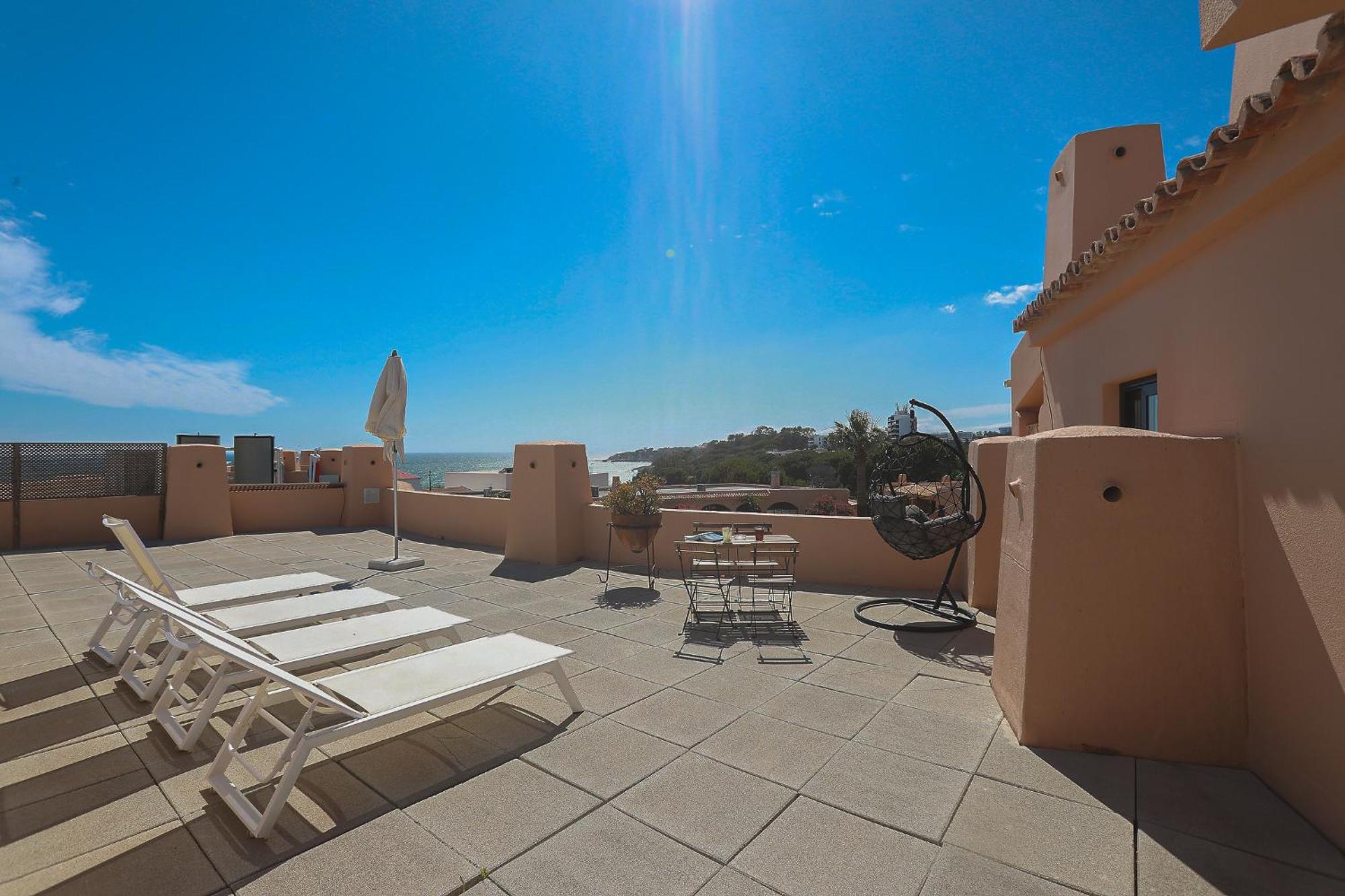 Sea View Deluxe Two-Bedroom Apartment