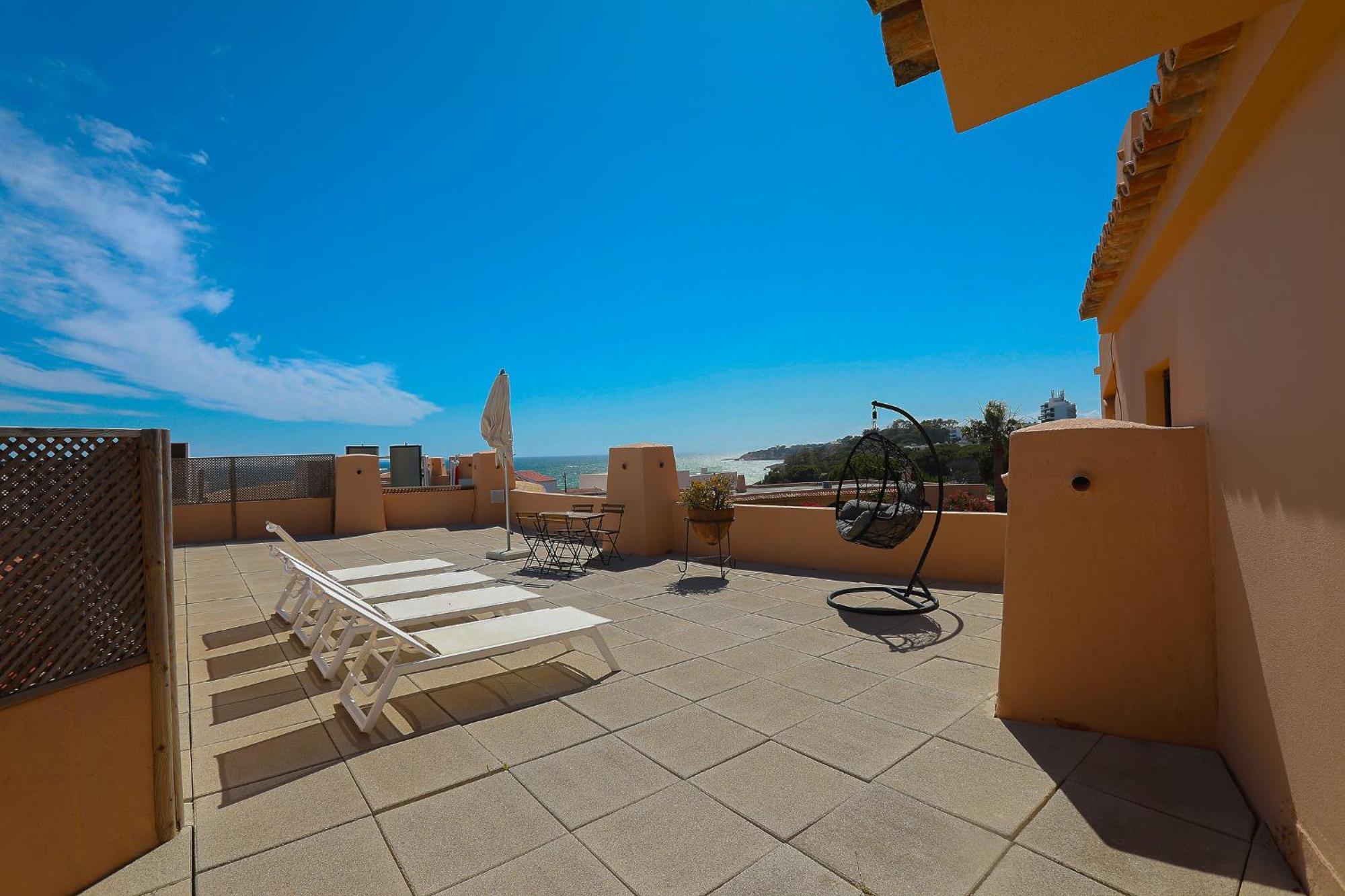 Sea View Deluxe Two-Bedroom Apartment