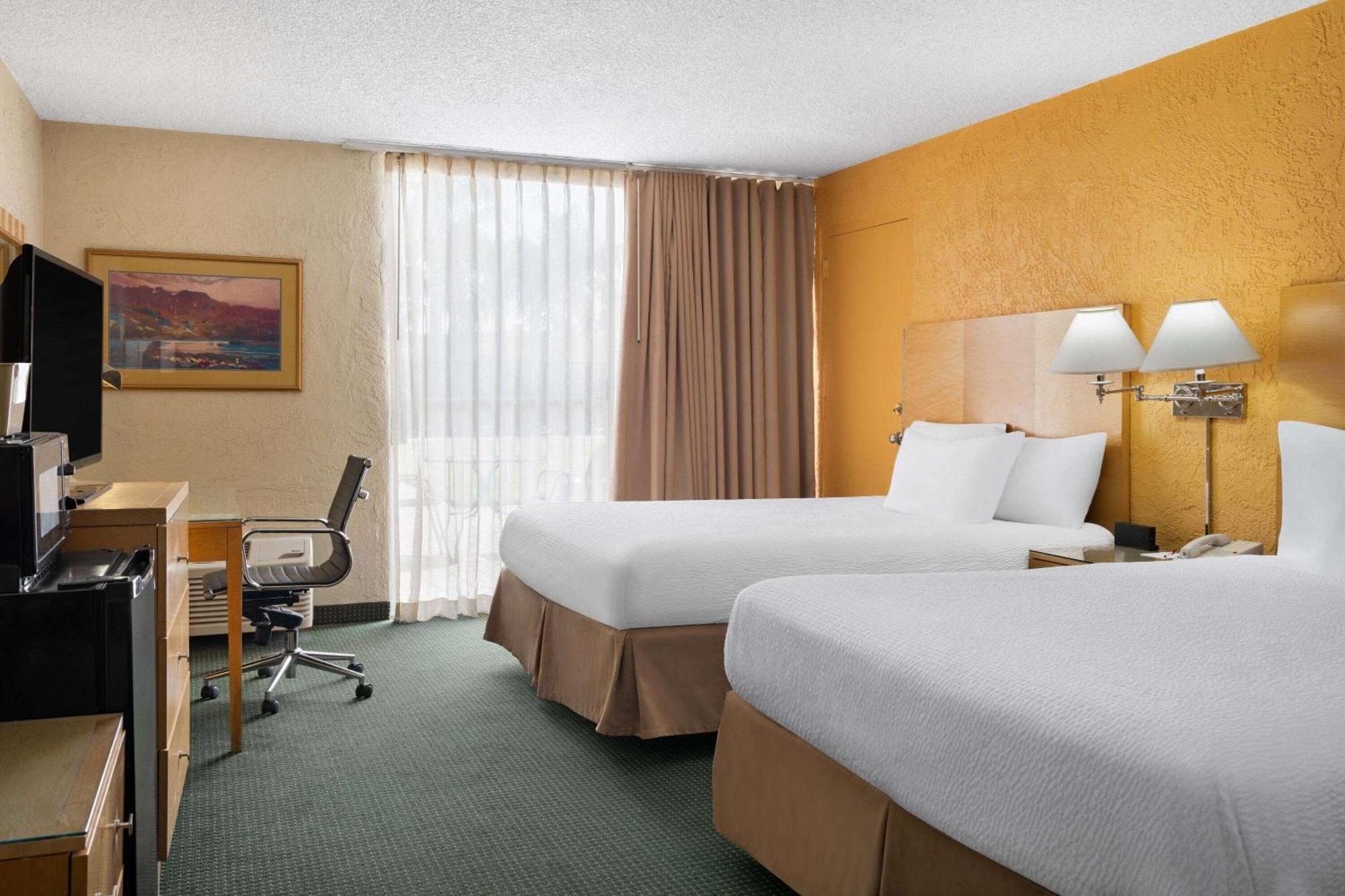 Deluxe Queen Room - Mobility Access/Non-Smoking