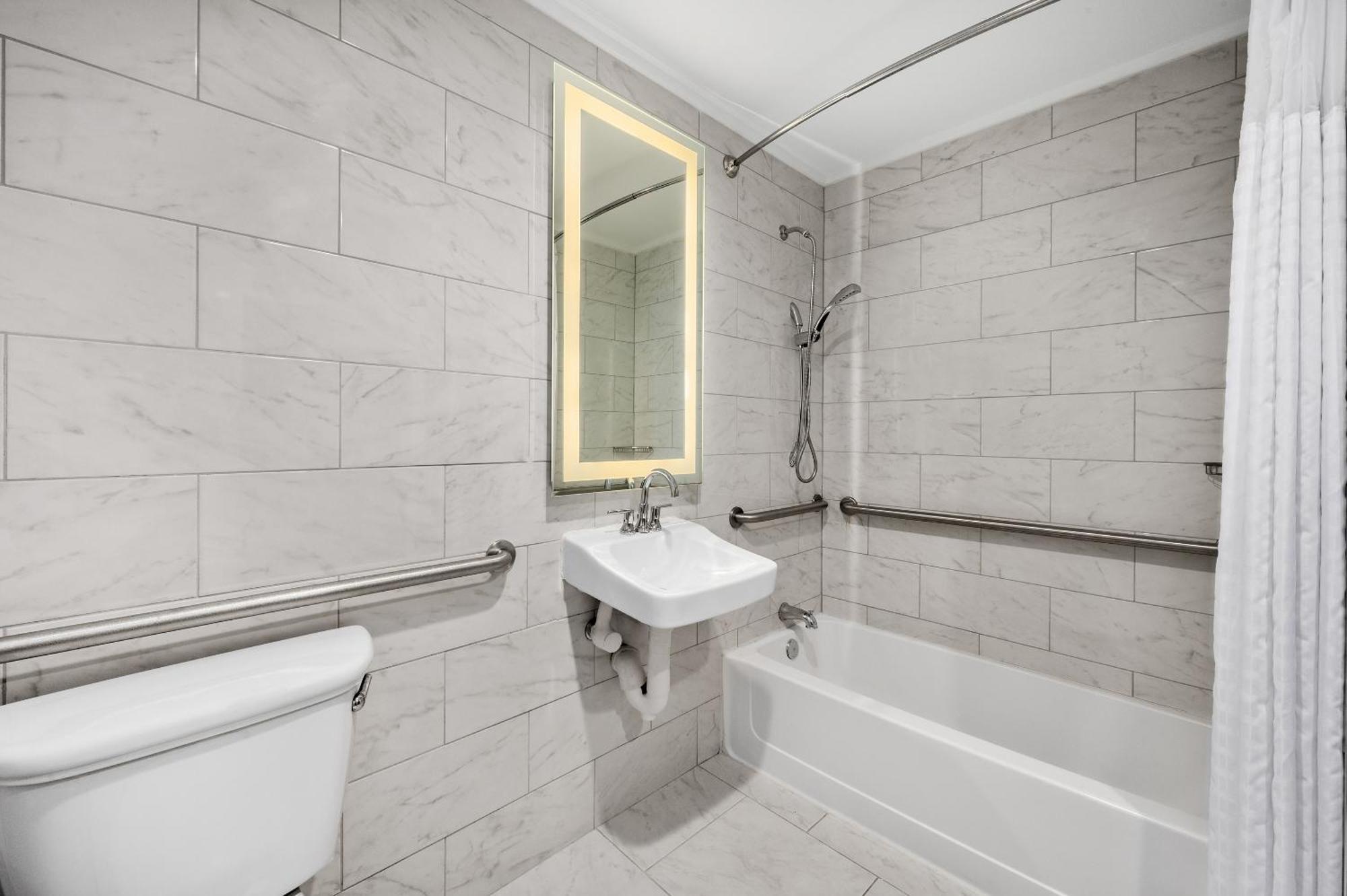 Premier King room Mobility Access Bathtub w or Grab Bars Non-Smoking