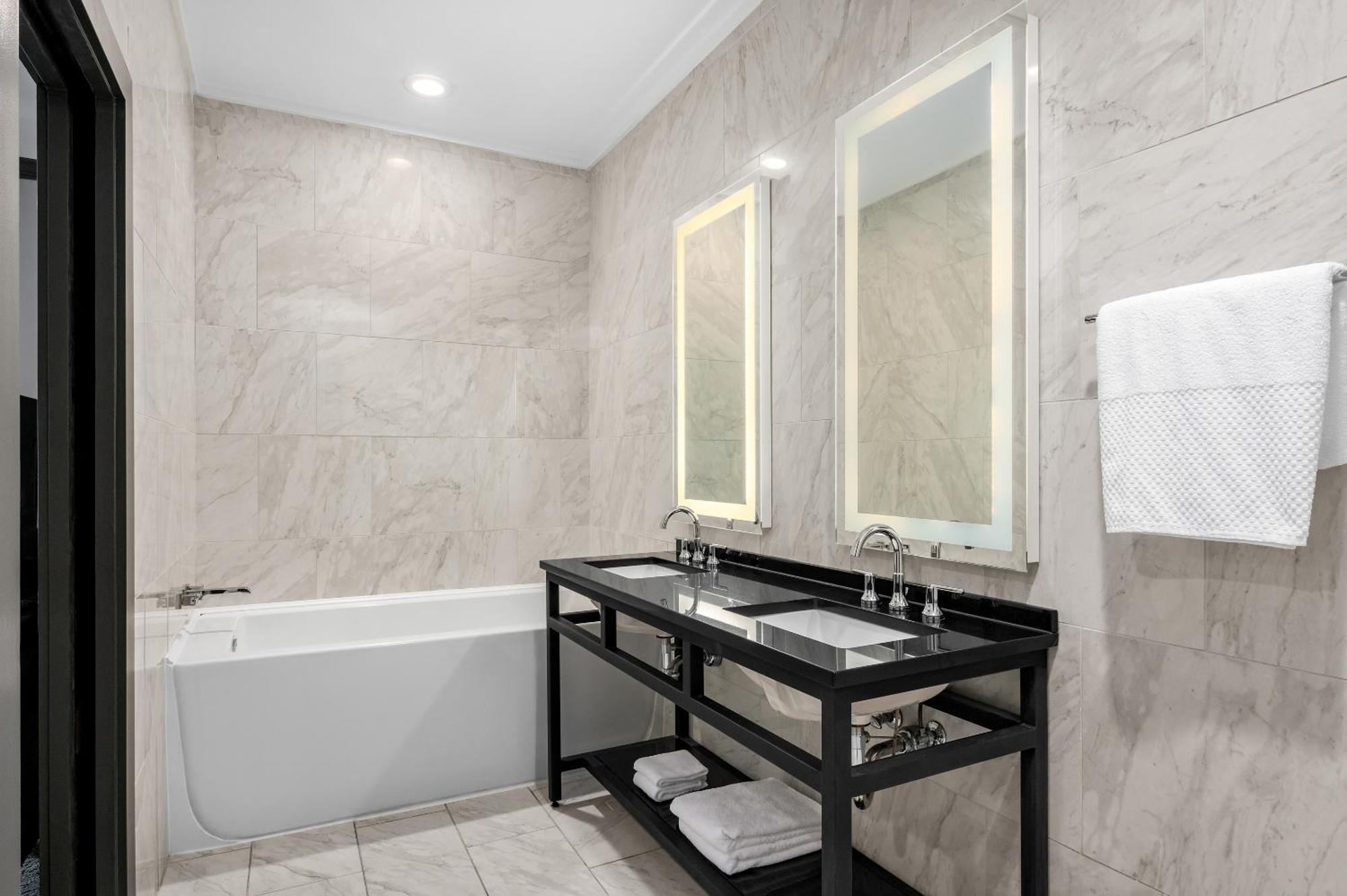 One-Bedroom King Suite Non-Smoking