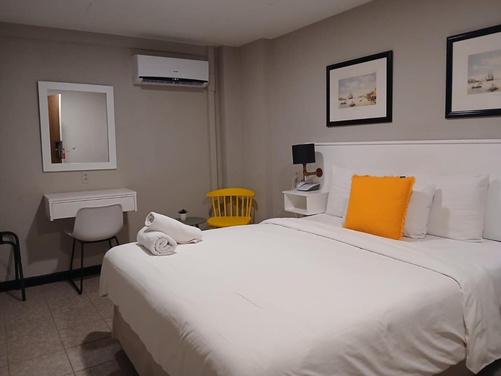 Budget Queen Room without Window