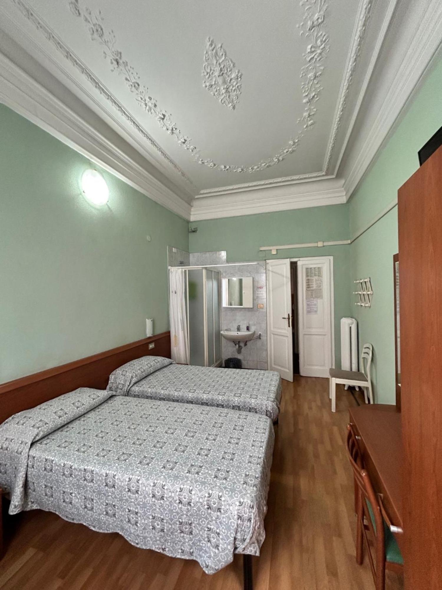 Comfort Triple Room Shower