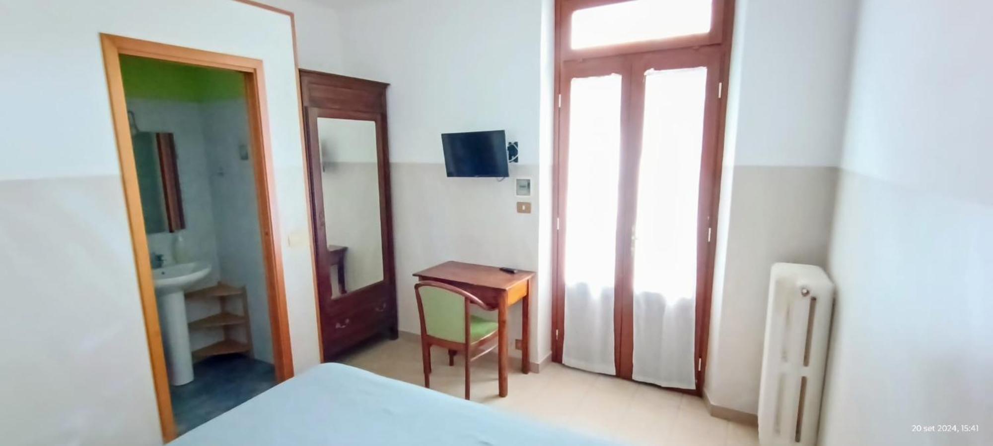 Double or Twin Room Bathroom,1613678904:JPEG